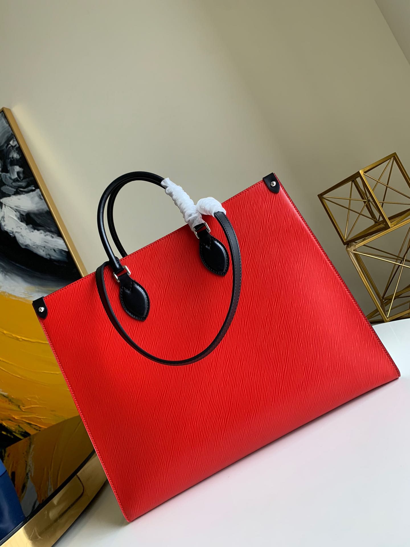 NO:395536,【Exclusive real photo M56081 red】ONTHEGO handbag for work, shopping or weekend trip, pick up the Onthego handbag and set off immediately. Oversized Monogram print contrast mini Monogram trim, matched with abundant inner design, brown large-font silk-print mommy bag shopping bag avant-garde modern feel self-evident. Size 41.0 x 34.0 x 19.0 cm (Length x Height x Width).,LV [Original Leather],louis vuitton19860909【独家实拍M56081红色】ONTHEGO 手袋工作、购物或周末出游,拎起 Onthego 手袋即刻出发.超大号 Monogram 印花对比迷你 Monogram 饰边,搭配充裕内里设计,咖色大字丝印妈咪袋购物袋前卫摩登之感不言而喻.尺寸41.0 x 34.0 x 19.0 cm (长 x 高 x 宽) .,LV【原厂皮】,louis vuitton,Bag