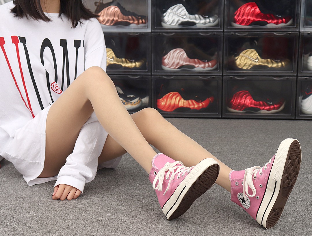 120  Converse匡威 1970S帆布硫化鞋 164947C 粉 高帮 模特上脚图