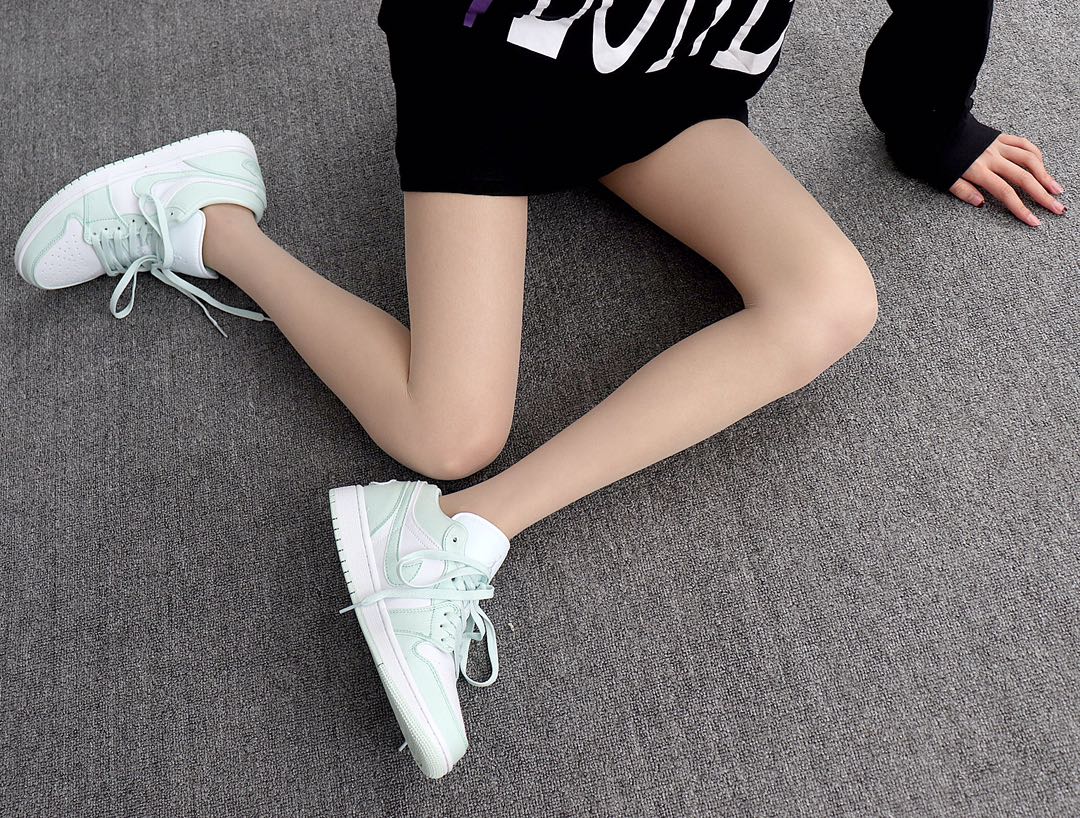 220  Nike Air Jordan 1 Low CW1381-003 浅绿帆布 AJ1乔丹1代低帮  模特上脚图