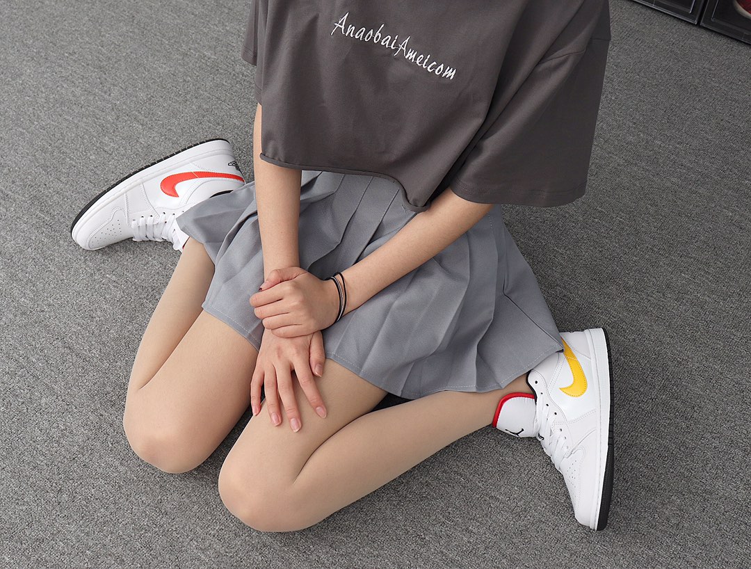 220 Nike Air Jordan 1 Low CW7009-100“White Multi”四色勾 AJ1乔丹1代低帮 模特上脚图