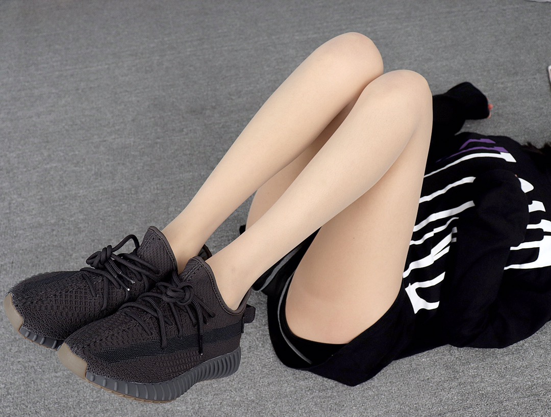 180  Adidas Yeezy Boost 350V2 FY4176 黑生胶 椰子2代