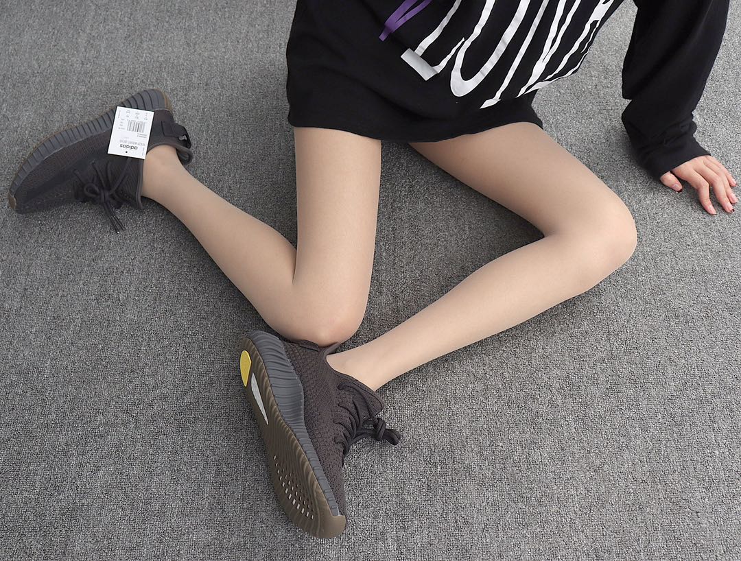 180  Adidas Yeezy Boost 350V2 FY4176 黑生胶 椰子2代