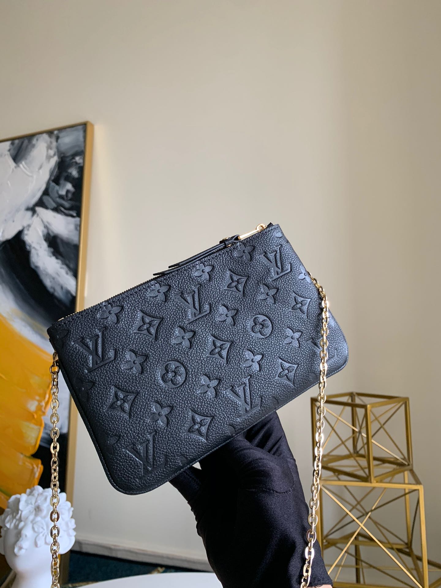 NO:395554,【Exclusive real photo M63919】Pochette Double Zip handbag is cleverly designed, two zipper bags can store valuables such as mobile phones, and the central space directly stores your own items, making it a convenient choice for busy life. Two-color Monogram Empreinte embossed leather feels soft to the touch, shoulder or hand hold, 20.0 x 12.5 x 3.0.,LV【Original Leather】,louis vuitton19860909【独家实拍M63919】Pochette Double Zip 手袋设计灵巧,两个拉链袋可存放手机等贵重物品,中部空间直接收纳随身之物,是忙碌生活的便捷之选.双色 Monogram Empreinte 压纹皮革触感柔软,肩背或手拿, 20.0 x 12.5 x 3.0 .,LV【原厂皮】,louis vuitton,Bag