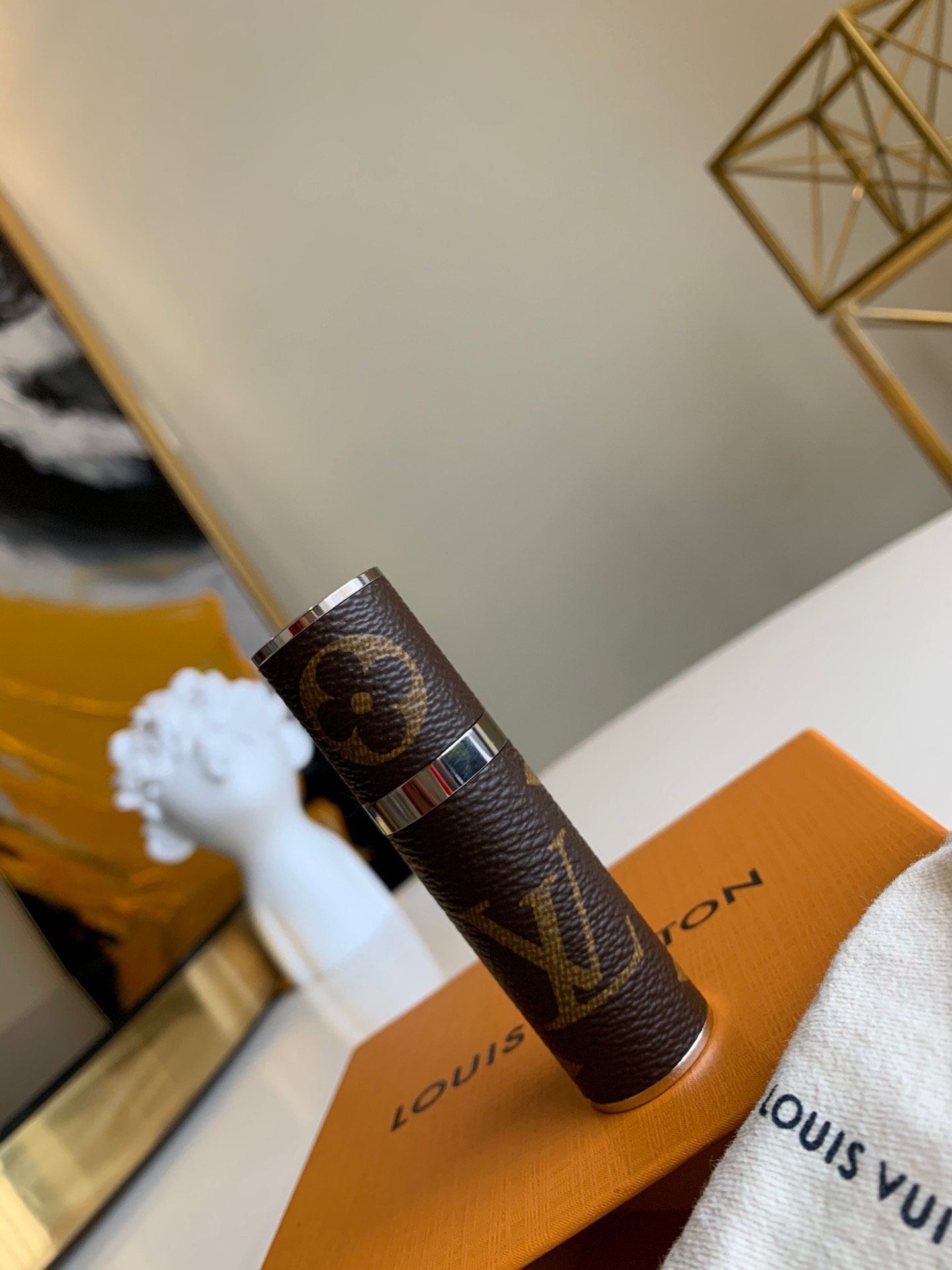 NO:395571,[Exclusive real-life perfume bottle] Unpacking process, self-priming, perfume bottled. A must-have for the young lady who loves beauty. You don’t have to bring such a large bottle of perfume in the future. You are not afraid of not being able to go back to security check by plane. In stock., LV [original leather], louis vuitton19860909【独家实拍香水瓶】拆包工艺 自吸式 香水分装瓶.爱美的小姐姐 必备 以后不用带那么一大瓶香水了.也不怕坐飞机回不了安检.现货供应 .,LV【原厂皮】,louis vuitton,Bag