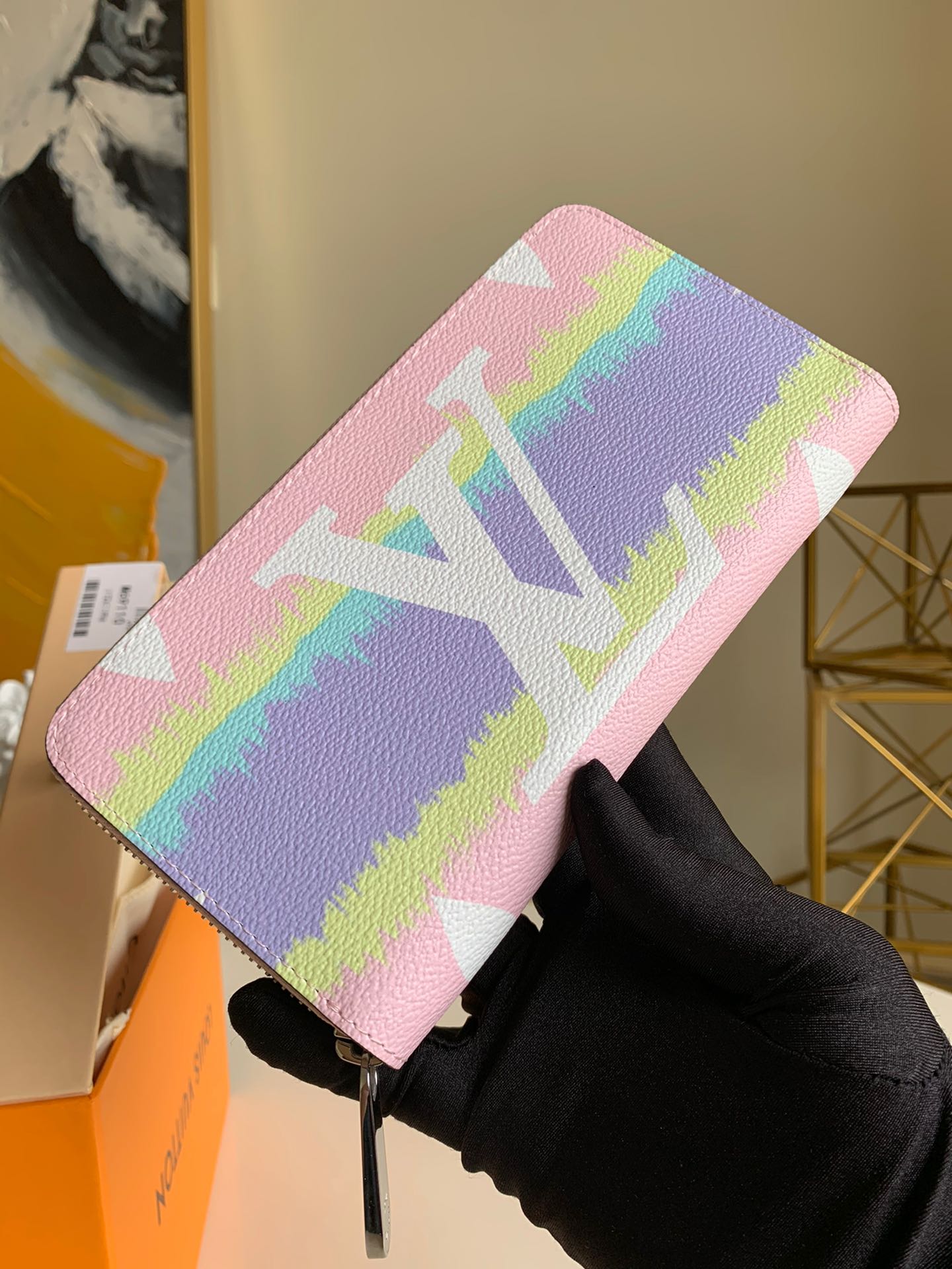 NO:395570,【Exclusive real-life M69110 powder】ESCALE ZIPPY wallet Louis Vuitton classic Zippy wallet is replaced with Escale leather goods and accessories series. The tie-dye effect of Monogram Giant canvas conveys the beauty of traditional Japanese twist dyeing technology, and the zipper design safely protects the pockets, compartments and card slots. Detailed features, 19.5x 10.5x 2.5 cm (Length x height x width)) Monogram coated canvas cowhide leather lining metal parts, zipper closure, large organ compartment, open banknote compartment, zipper coupon bag, inner patch pocket, card mezzanine. .,LV【Original leather】,louis vuitton,louis vuitton,cowhide19860909【独家实拍M69110粉】ESCALE ZIPPY 钱夹 路易威登经典 Zippy 钱夹于 Escale 皮具和配饰系列再换新颜.Monogram Giant 帆布的扎染效果传递日本传统绞染工艺之美,拉链设计稳妥保护口袋、隔层及卡位.详细特征,19.5x 10.5x 2.5 cm (长x 高x 宽)）Monogram 涂层帆布牛皮内衬金属件、拉链封口、大号风琴隔层、开口式钞票隔层、拉链零钱袋、内贴袋、卡片夹层. .,LV【原厂皮】,louis vuitton,louis vuitton,cowhide,Bag