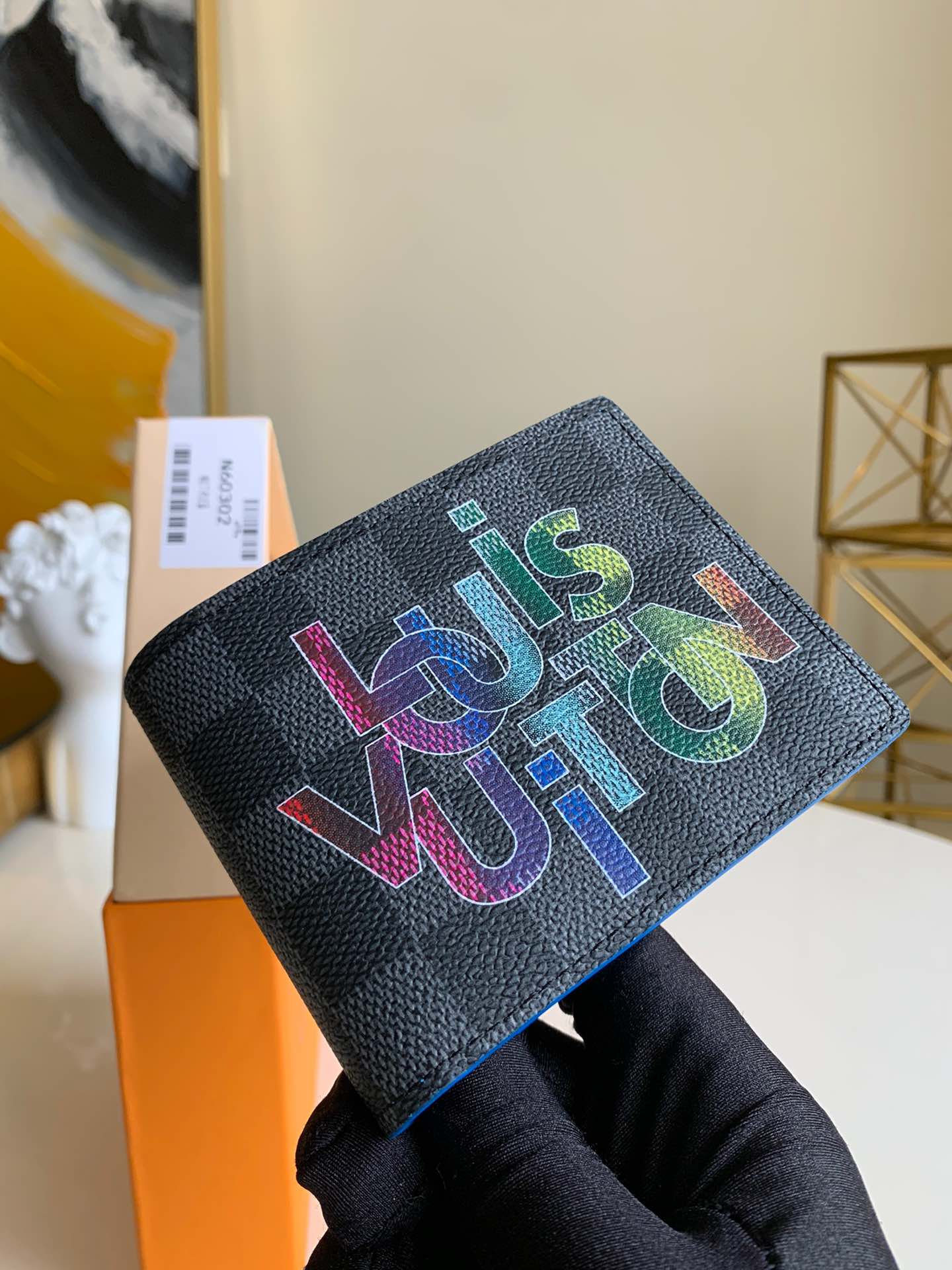 NO:395582,[Exclusive real photo of N60302 letter blue] MULTIPLE wallet!  The Damier Graphite canvas, printed with the new color interwoven letters Louis Vuitton brand logo designed by Virgil Abloh, the art director of men's clothing, adds fun to the Multiple wallet. The aptly named Multiple wallet comes with many pockets, mezzanines and compartments, fully containing cards, coins and notes. The wallet is simple and compact and can be placed in most handbags. Detailed features!  11.5x 9.0x 1.5 cm, (Length x Height x Width).,LV【Original Leather】,louis vuitton,louis vuitton19860909【独家实拍N60302字母蓝色】MULTIPLE 钱夹！本季推出的 Damier Graphite 帆布印有男装艺术总监 Virgil Abloh 设计的新款彩色交织字母路易威登品牌标识,为 Multiple 钱夹增添玩趣.恰如其名的 Multiple 钱夹带有诸多口袋、夹层和隔层,充分容纳卡片、硬币和票据.钱夹简洁小巧,可置于多数手袋中.详细特征！11.5x 9.0x 1.5 cm 、(长x 高x 宽) .,LV【原厂皮】,louis vuitton,louis vuitton,Bag