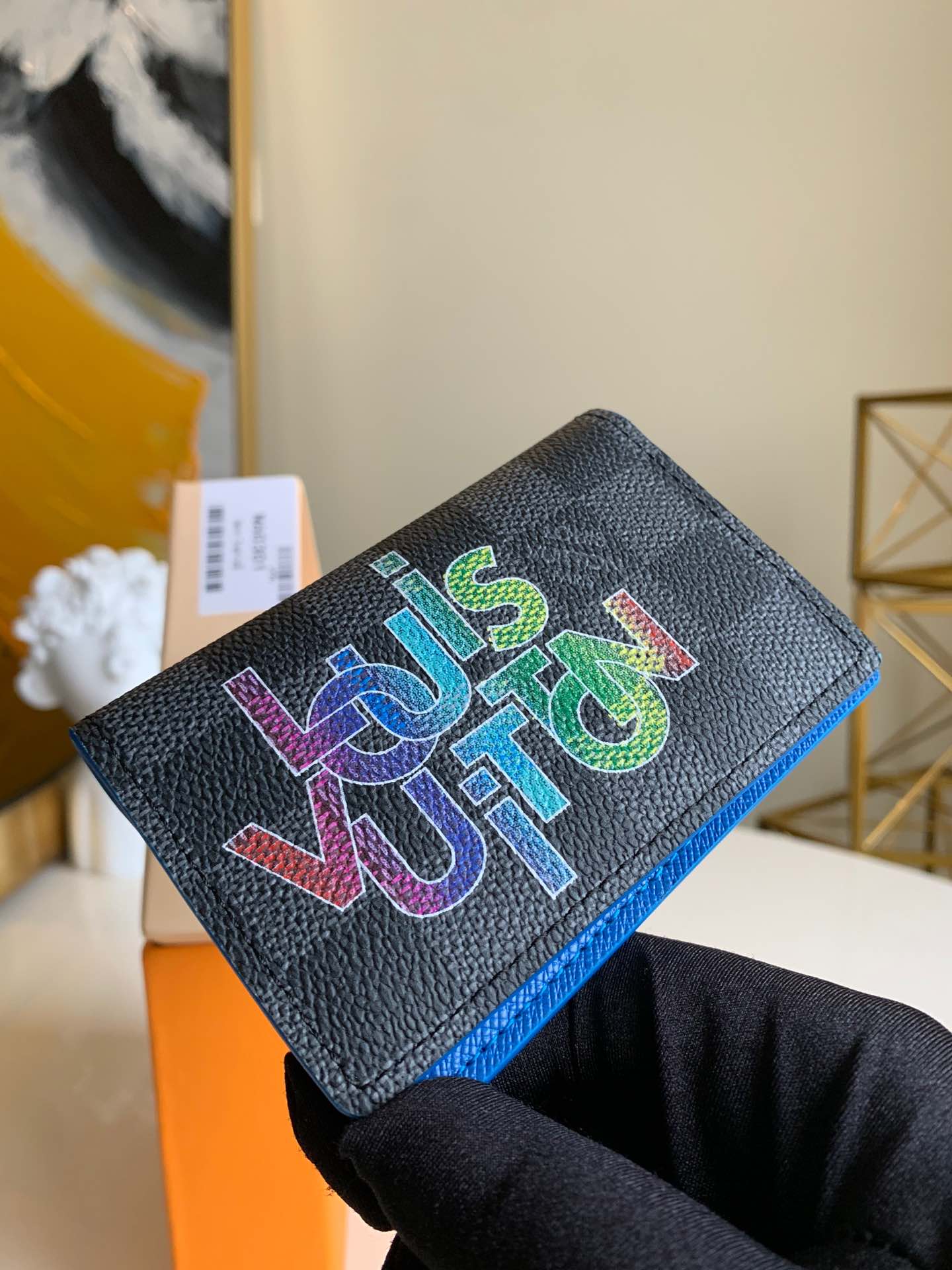 NO:395584,【Exclusive Real Shot N60301】The blue slim pocket wallet is made of classic Damier Graphite coated canvas, and the Louis Vuitton blue interwoven letter design adds graphic beauty. The multi-functional interior design includes 5 inner bags and 3 credit card slots. It can be easily placed in a handbag or handbag. Detailed features!  8.0x 11.0x 1.0 cm , (Length x Height x Width) .,LV【Original Leather】,louis vuitton,louis vuitton19860909【独家实拍N60301】蓝色纤薄的口袋钱夹选用经典 Damier Graphite 涂层帆布,路易威登蓝色交织字母设计增添图形美感.多功能内部设计,包含 5 个内袋和 3 个信用卡槽.可以轻松置入手袋或提包中.详细特征！8.0x 11.0x 1.0 cm 、(长x 高x 宽) .,LV【原厂皮】,louis vuitton,louis vuitton,Bag