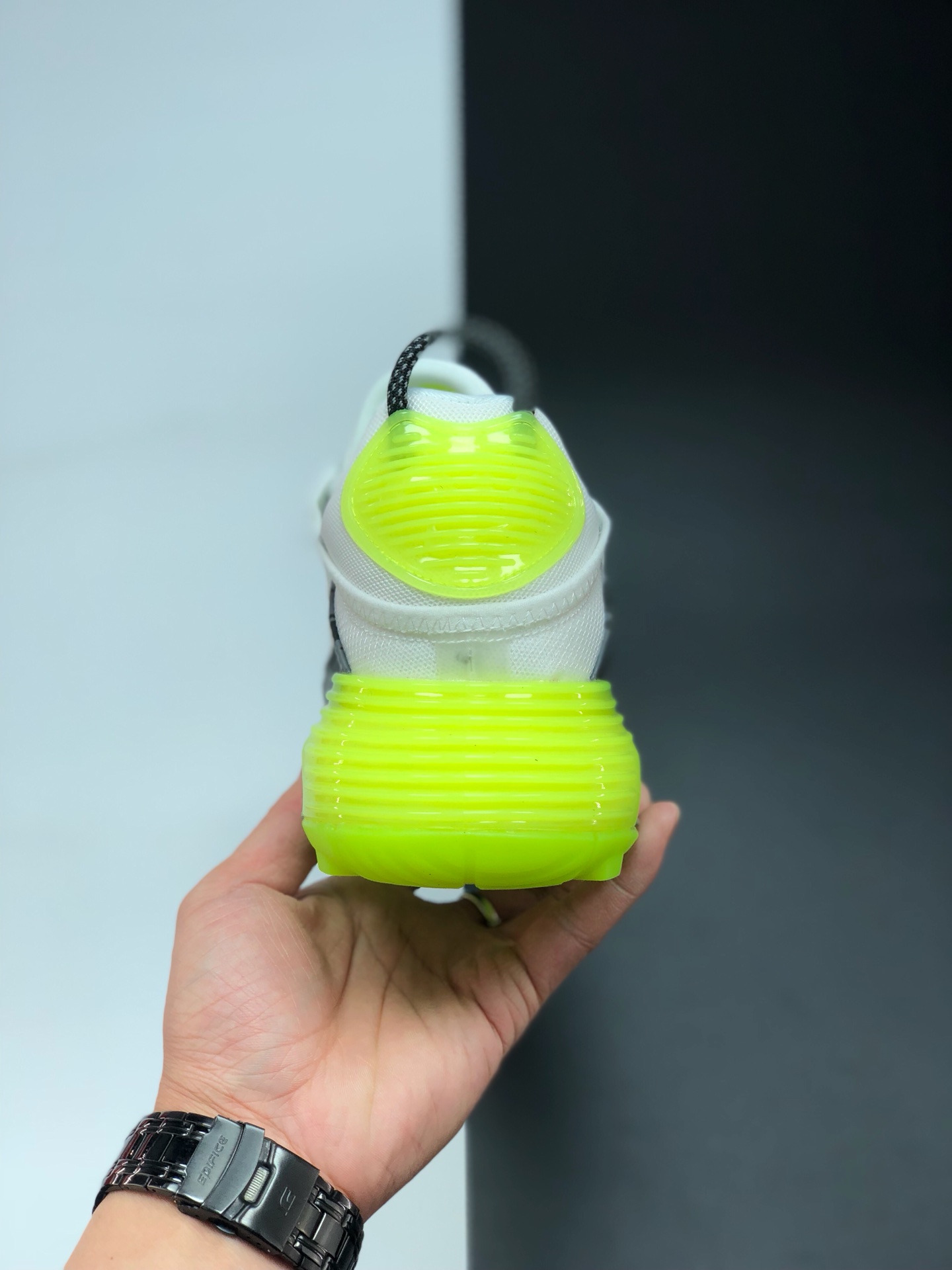 150 公司级 Nike Air Max 2090 气垫跑步鞋 CT7695 009