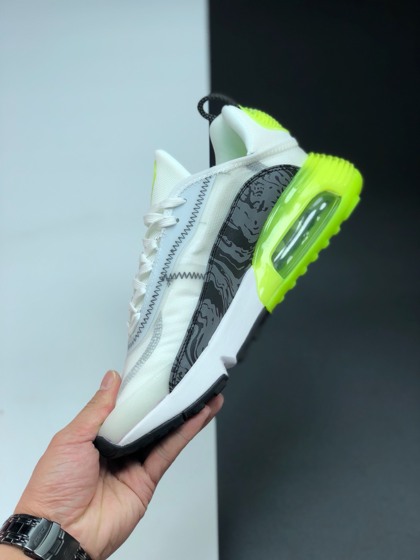 150 公司级 Nike Air Max 2090 气垫跑步鞋 CT7695 009
