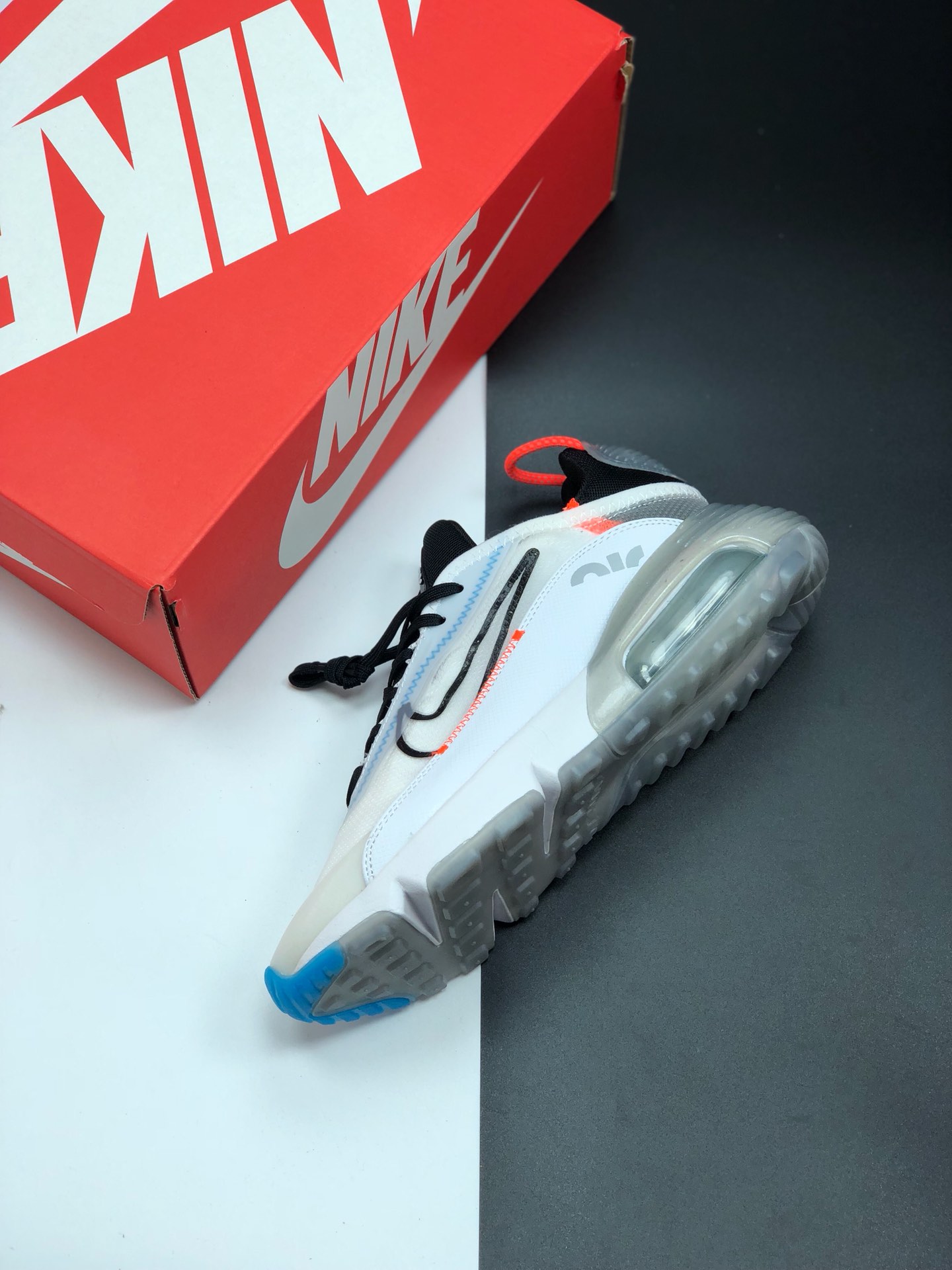 150 公司级 Nike Air Max 2090 气垫跑步鞋 CT7695 009