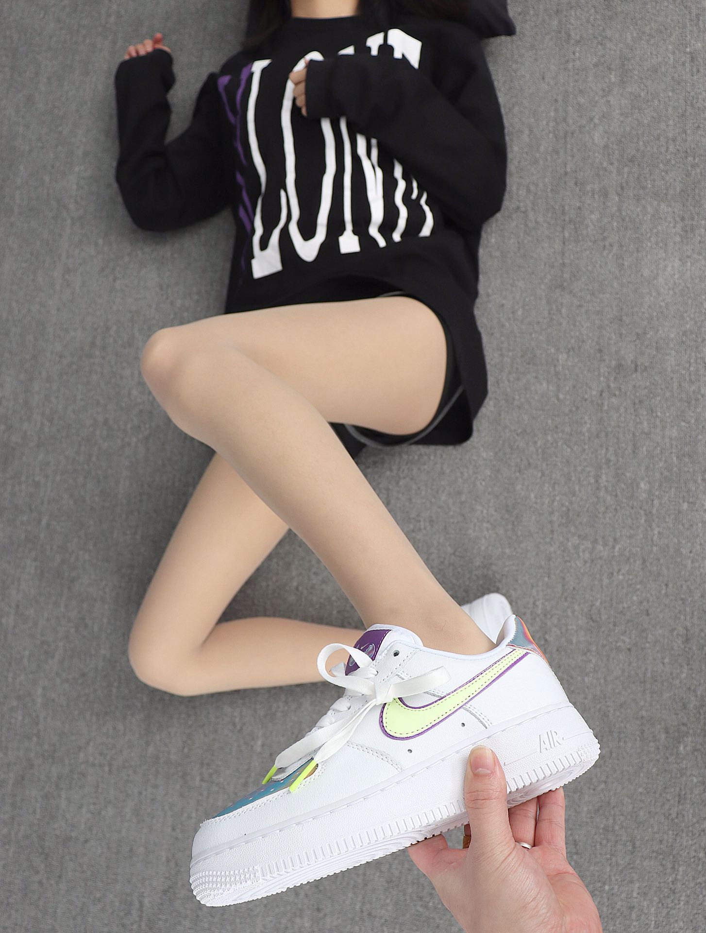 220 Nike Air Force 1 CW0367-100“Easter 2020”全息镭射复活节彩蛋 AF1 真标原盒 空军一号 模特上脚图