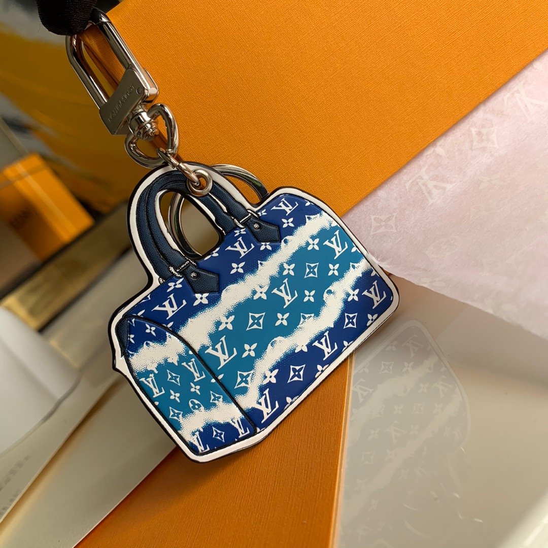 NO:395590,New keychain, bag buckle, full of creativity, same style for men and women, same counter material vc, all steel hardware, LV [original leather], louis vuitton, keychain19860909新款钥匙扣 包扣 创意十足 男女同款 专柜同材质vc 全钢五金,LV【原厂皮】,louis vuitton,keychain,Bag