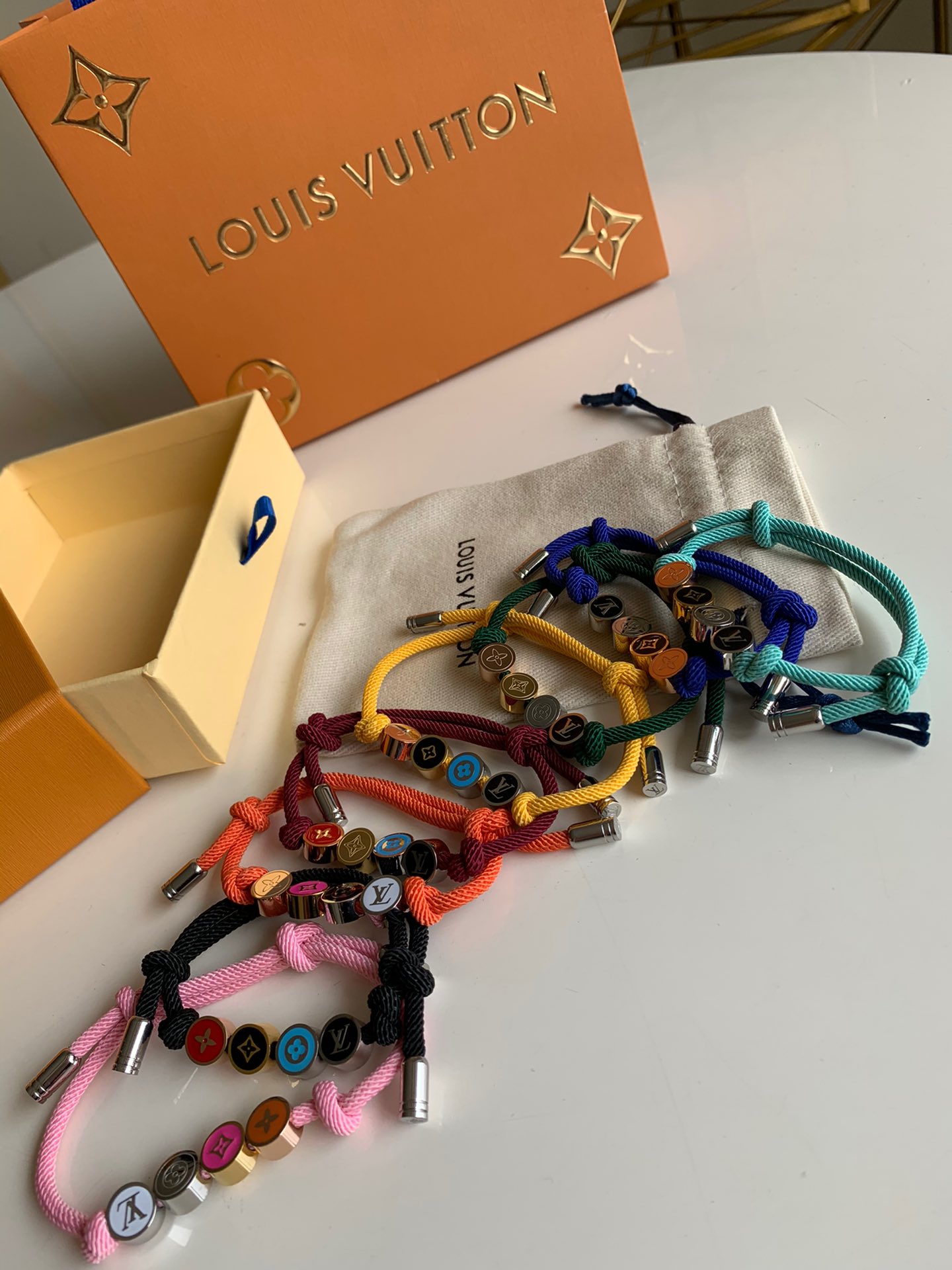 NO:395594,[Exclusive Real Clap Bracelet] Reward price one picture full set of packaging without bargaining, LV [original leather], louis vuitton, bracelet19860909【独家实拍手链】回馈价一条配图片全套包装 不议价,LV【原厂皮】,louis vuitton,bracelet,Bag