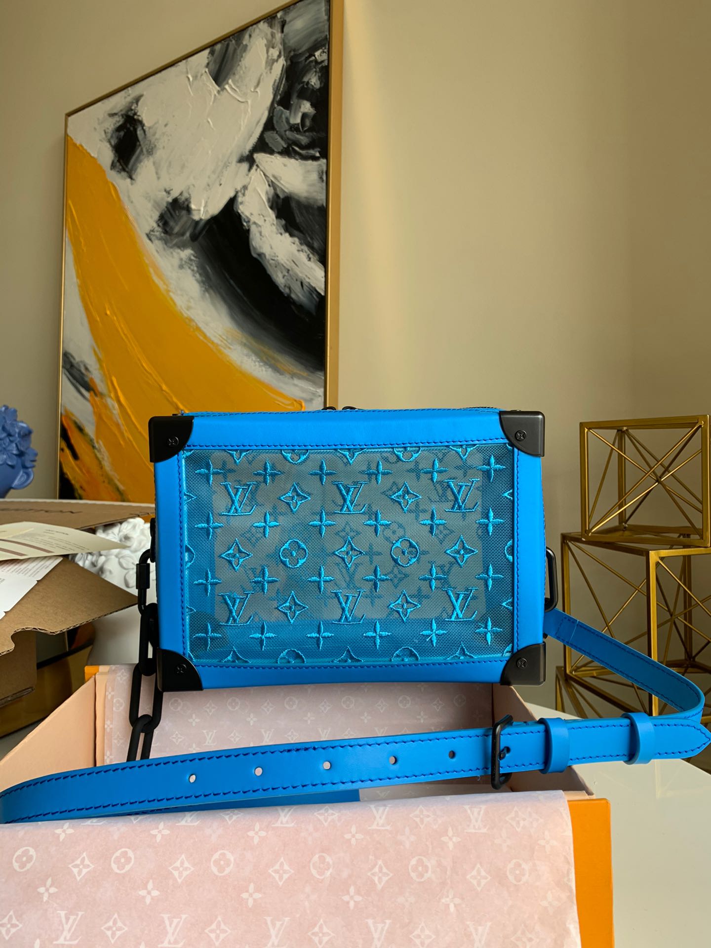 NO:395600,[Exclusive real photo M44478 Blue Net] The latest limited edition model of the counter, Virgil Abhol series new contrasting color concept accessories, orange, is very eye-catching!  Soft luggage is very popular, fans are all seizing the fashion pioneers all want a VIrgil soft box. I feel all kinds of good things when I buy it. The Kagie black leather white flocking chain medium-sized box bag is also superb. Both men and women are very holding, and there is also a street style, perfect!  Perfect !  Super high-quality packaging with pictures, size 25×18×10cm.,LV【original leather】,louis vuitton19860909【独家实拍M44478蓝网】专柜最新限量款 Virgil Abhol 系列全新撞色理念配件橘色很亮眼！软箱包很抢手,迷粉们都在抢占时尚的先锋都想要一个VIrgil的软箱 入手就感觉到了各种好,咖格黑皮白色植绒链条中号盒子包 上身也是超赞的,不管是男女都是很hold住的,而且还有街头风,完美！完美 ！配图超精品包装 尺寸25×18×10cm .,LV【原厂皮】,louis vuitton,Bag