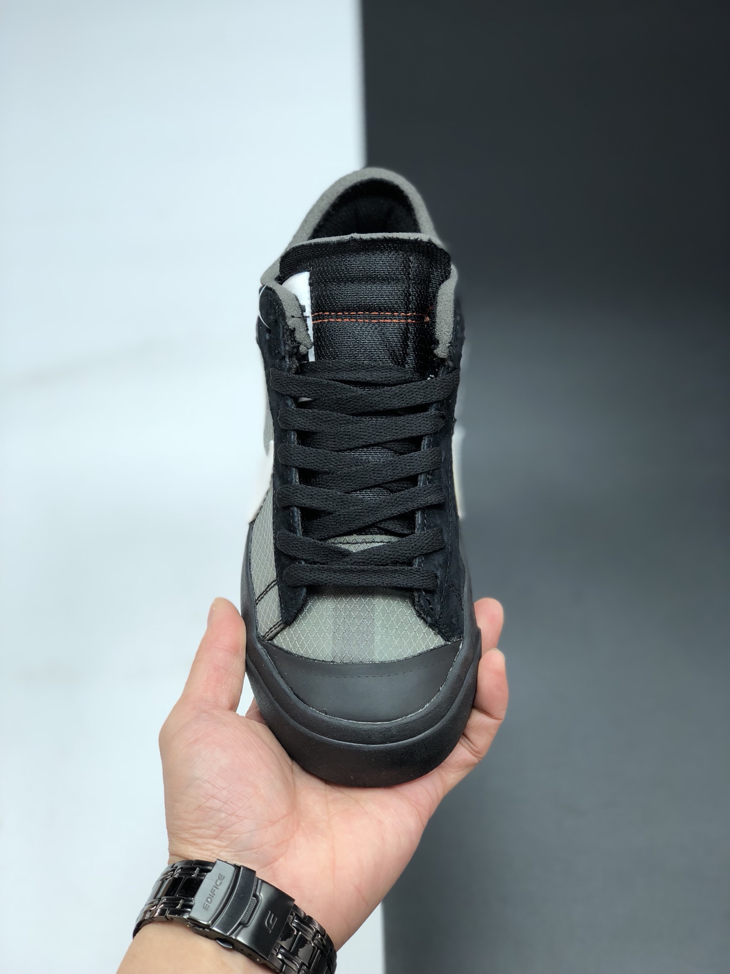 130韩国进口碳灰网纱 限定发售 Off-White x Nike Blazer Mid “All Hallows Eve”开拓者经典低帮百搭板鞋“AA3832 001