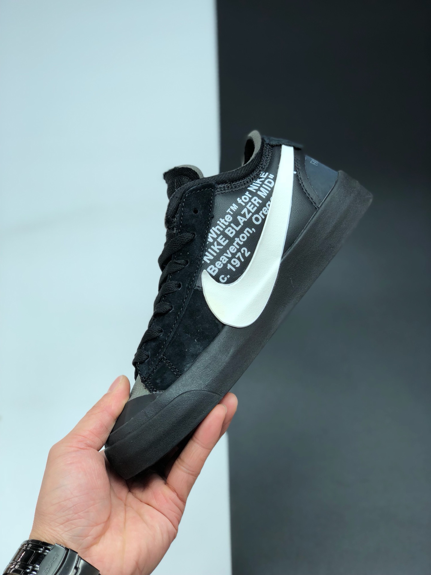 130韩国进口碳灰网纱 限定发售 Off-White x Nike Blazer Mid “All Hallows Eve”开拓者经典低帮百搭板鞋“AA3832 001