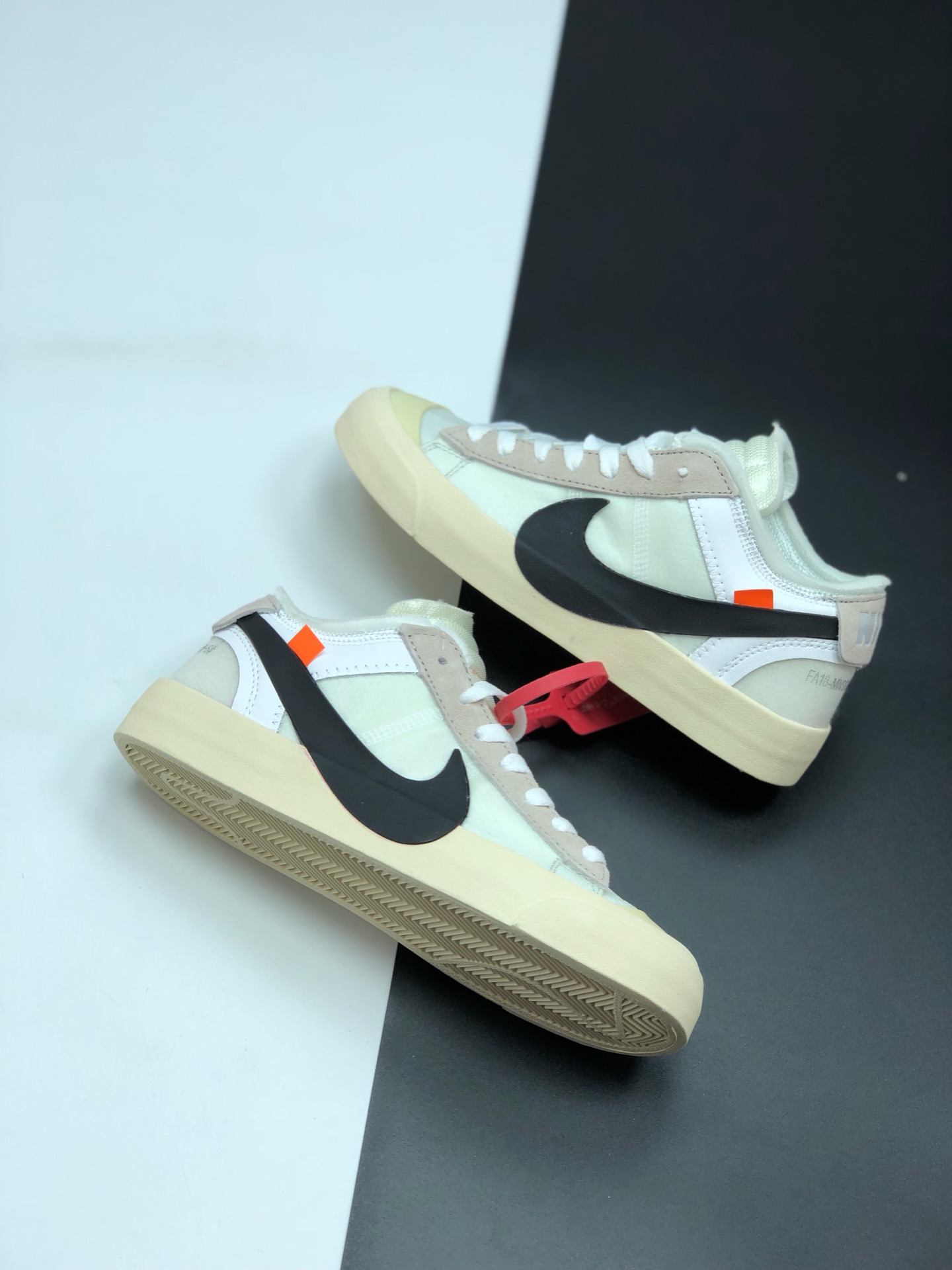 130 韩国进口碳灰网纱 限定发售 Off-White x Nike Blazer Mid “All Hallows Eve”开拓者经典低帮百搭板鞋“AA3832 001