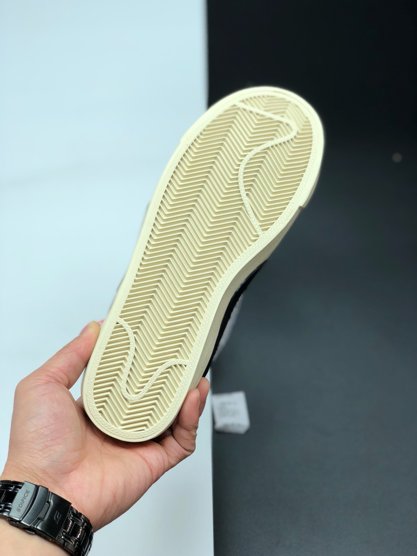 130 韩国进口碳灰网纱 限定发售 Off-White x Nike Blazer Mid “All Hallows Eve”开拓者经典低帮百搭板鞋“AA3832 001