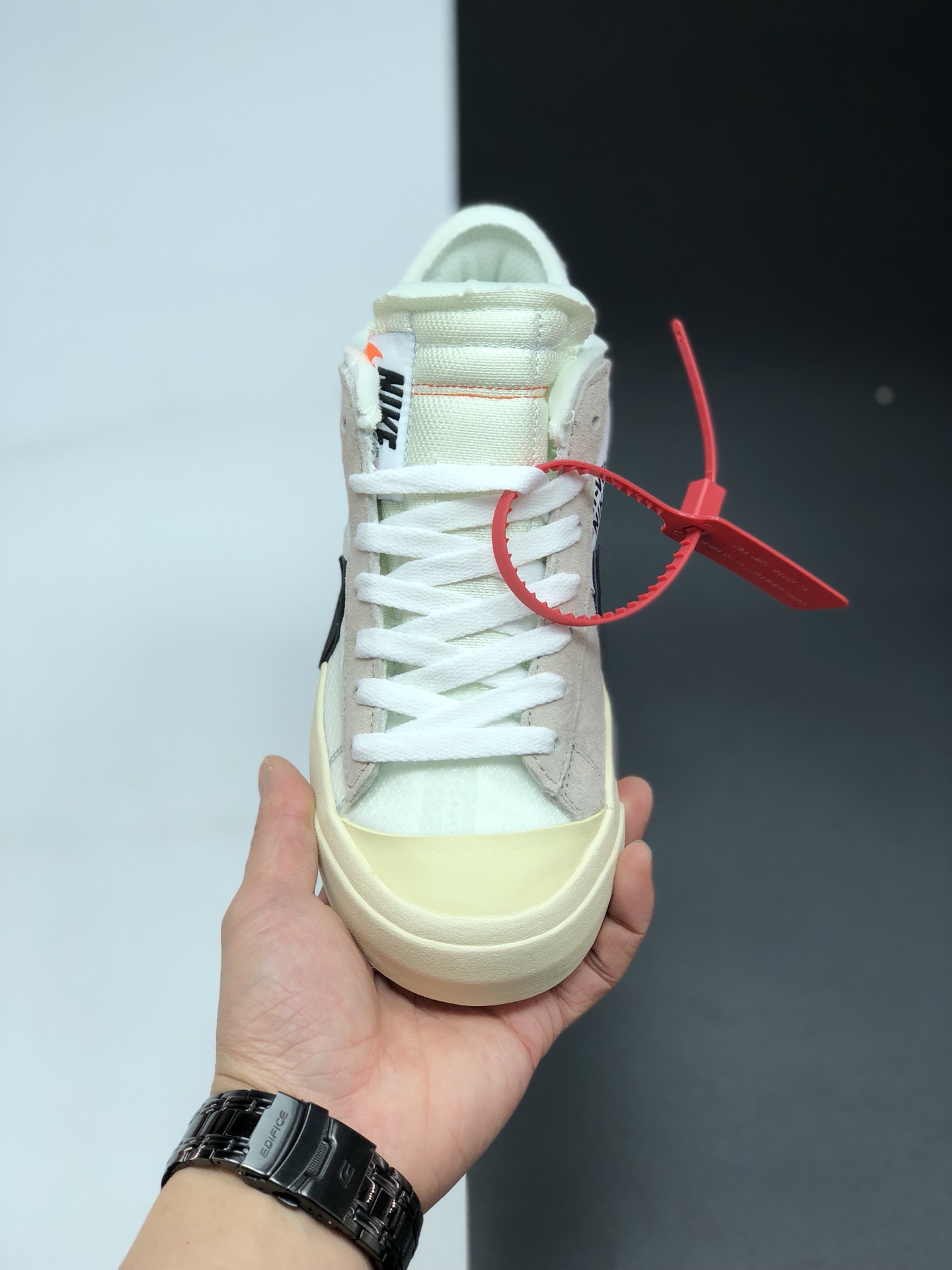 130 韩国进口碳灰网纱 限定发售 Off-White x Nike Blazer Mid “All Hallows Eve”开拓者经典低帮百搭板鞋“AA3832 001