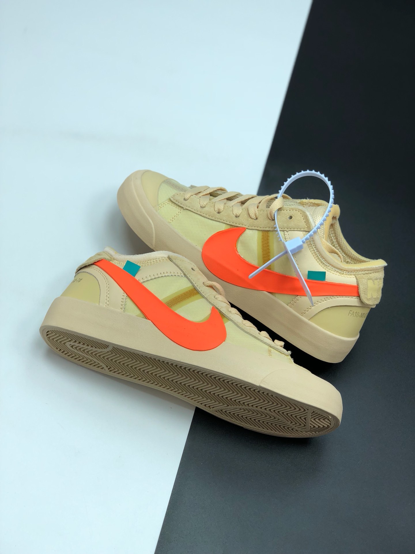 130 韩国进口碳灰网纱 限定发售 Off-White x Nike Blazer Mid “All Hallows Eve”开拓者经典低帮百搭板鞋“AA3832 001
