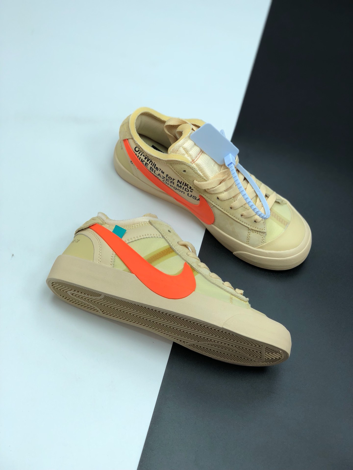 130 韩国进口碳灰网纱 限定发售 Off-White x Nike Blazer Mid “All Hallows Eve”开拓者经典低帮百搭板鞋“AA3832 001