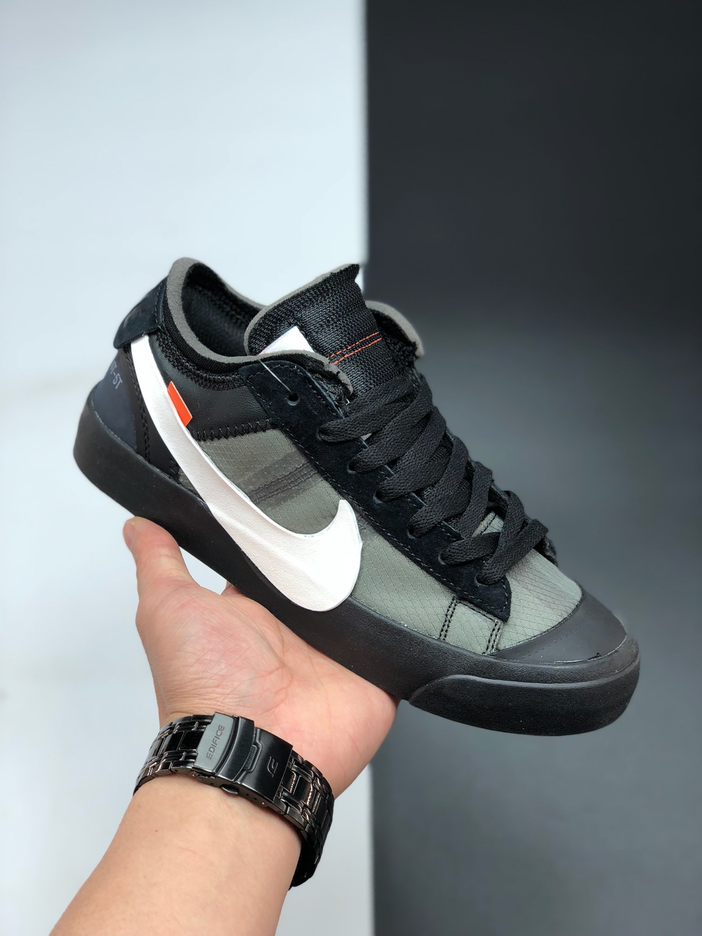 130韩国进口碳灰网纱 限定发售 Off-White x Nike Blazer Mid “All Hallows Eve”开拓者经典低帮百搭板鞋“AA3832 001