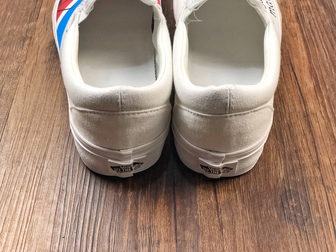 150 一脚蹬Super Mario Bros. x Vans联名纪念系列