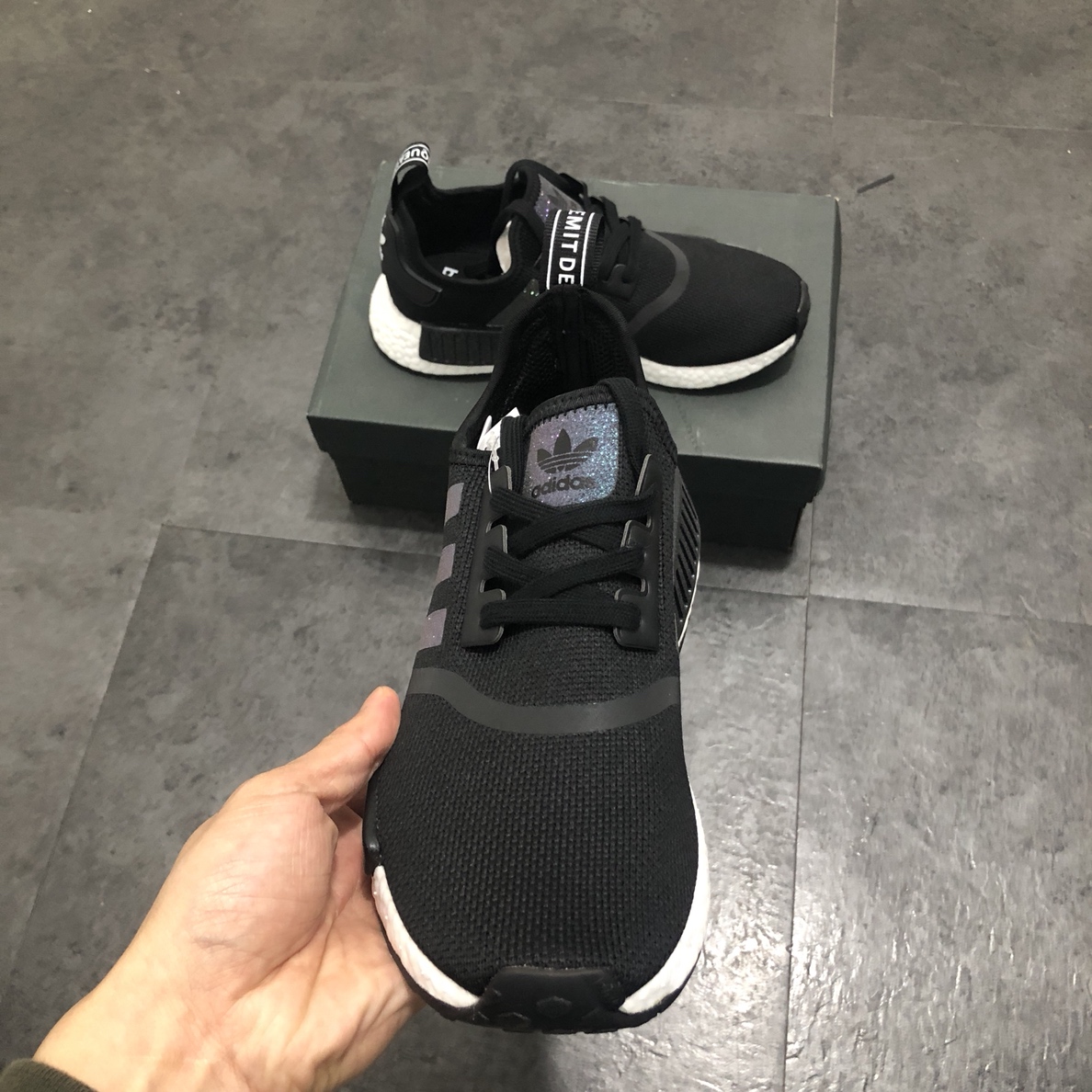 230 公司级巴斯夫阿迪达斯 Adidas NMD R-1 街头风经典百搭跑步鞋FW3330