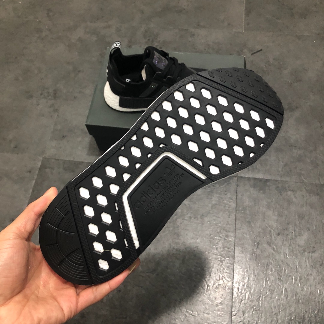 230 公司级巴斯夫阿迪达斯 Adidas NMD R-1 街头风经典百搭跑步鞋FW3330