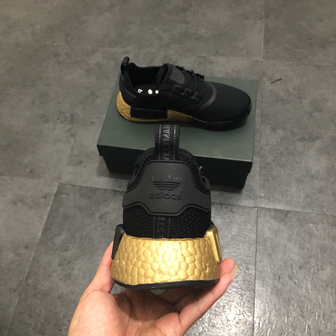 230 公司级巴斯夫阿迪达斯 Adidas NMD R-1 街头风经典百搭跑步鞋 FU9352