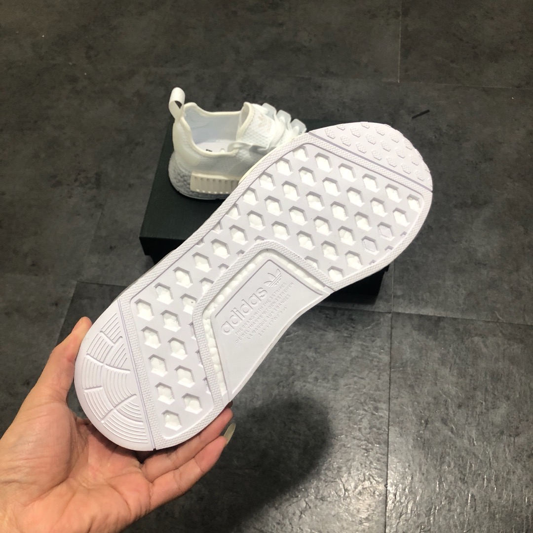 230 公司级巴斯夫阿迪达斯 Adidas NMD R-1 街头风经典百搭跑步鞋 FU9350