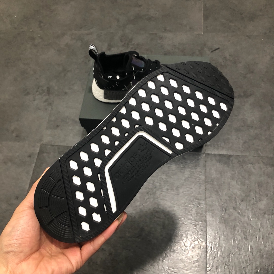 230 公司级巴斯夫阿迪达斯 Adidas NMD R-1 街头风经典百搭跑步鞋 FW3331