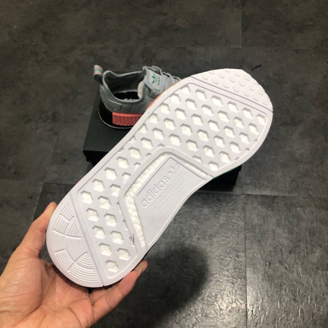 230 公司级巴斯夫阿迪达斯 Adidas NMD R-1 街头风经典百搭跑步鞋 FX4353