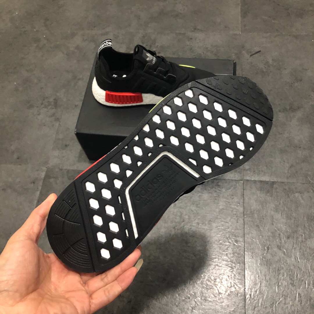 190 公司级巴斯夫阿迪达斯 Adidas NMD R-1 街头风经典百搭跑步鞋 EE5100