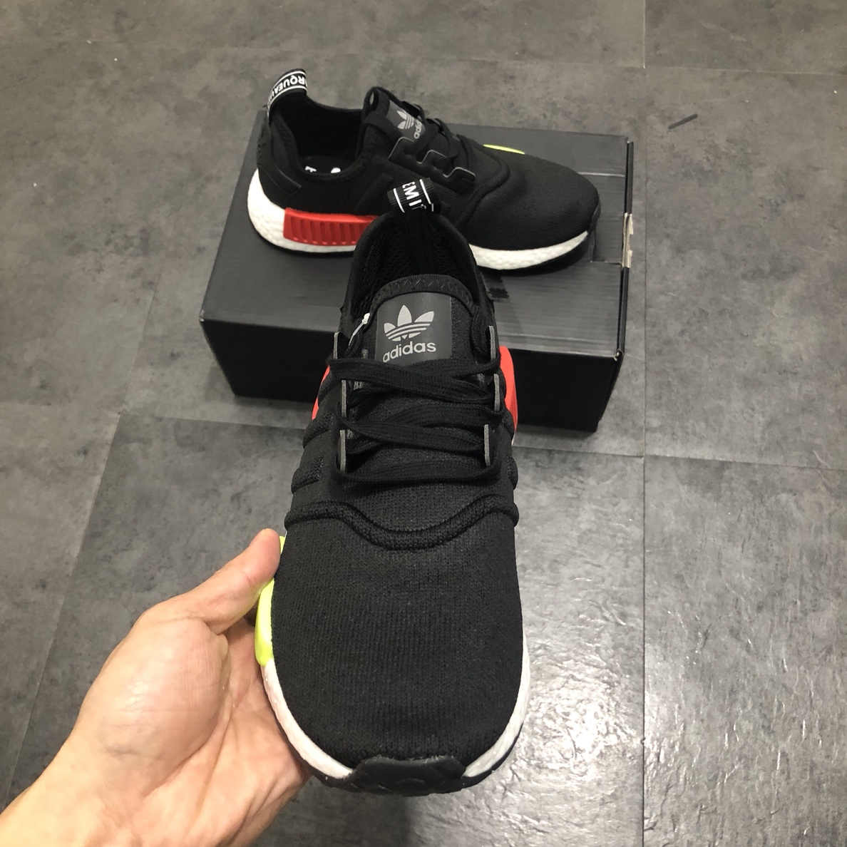 190 公司级巴斯夫阿迪达斯 Adidas NMD R-1 街头风经典百搭跑步鞋 EE5100