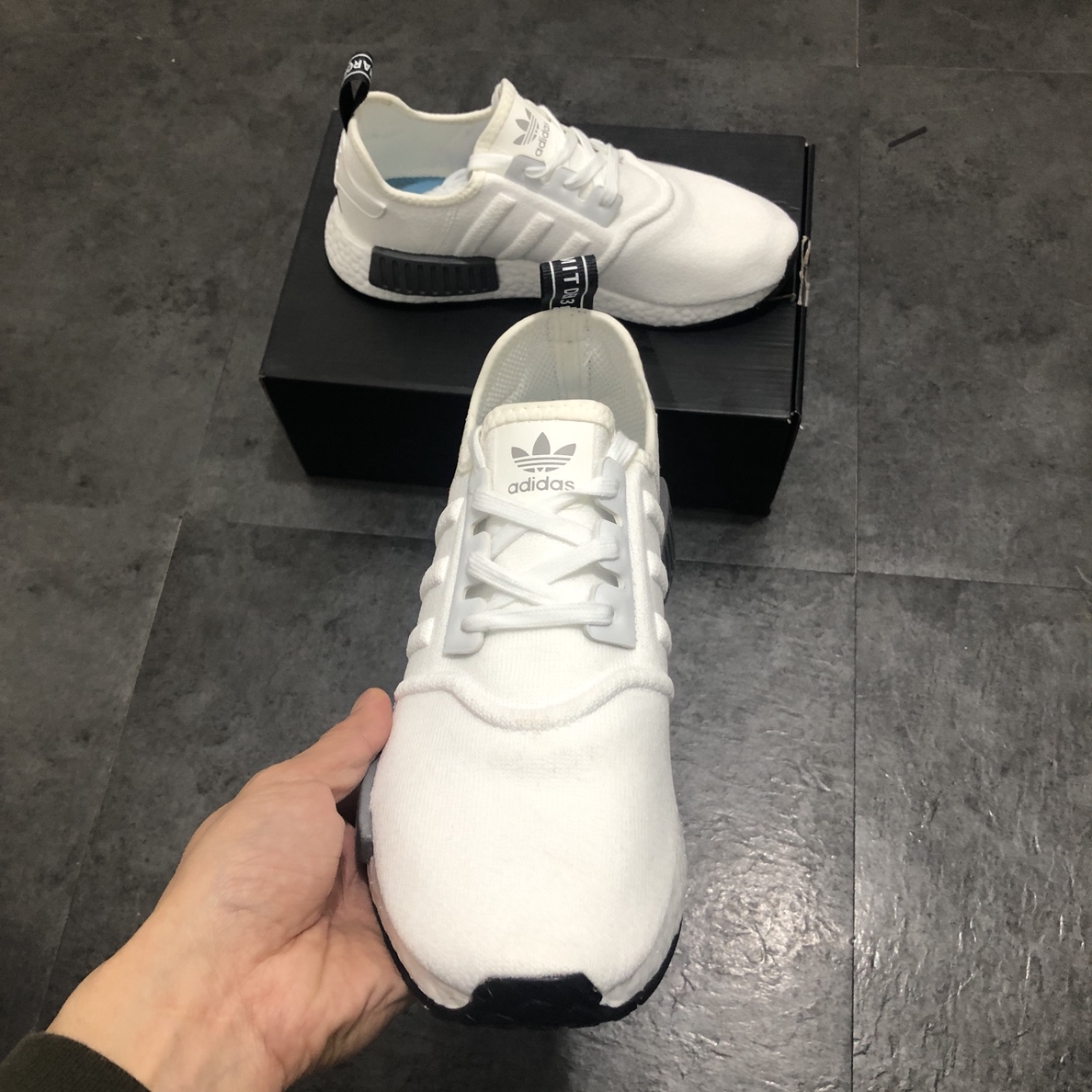 190 公司级巴斯夫阿迪达斯 Adidas NMD R-1 街头风经典百搭跑步鞋  EE5182