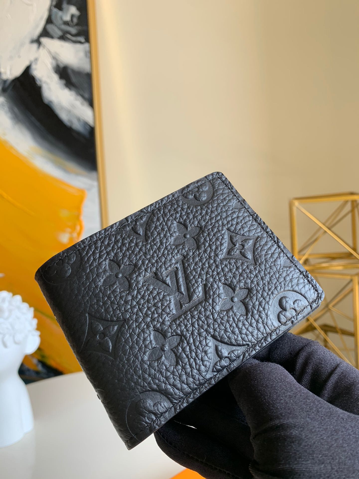 NO:400939,【Exclusive real photo M69037】Short clip Multiple wallet design is refreshing and simple, black Taurllon calf leather fabric is very soft and decorated with the iconic Monogram embossed. It is small in size and extremely portable. It is equipped with multiple credit card slots and bills and banknote compartments, which are of outstanding practicality. 11.5 x 9.0 x 1.5 cm (Length x Height x Width).,LV【Original leather】,louis vuitton,cowhide19860909【独家实拍M69037】短夹 Multiple钱夹设计清爽简洁,黑色 Taurllon小牛皮面料质地十分柔软,饰有标志性Monogram压纹.尺寸小巧,极为便携,内配多个信用卡插槽与票据和纸钞隔层,实用性出众.11.5 x 9.0 x 1.5 cm (长 x 高 x 宽) .,LV【原厂皮】,louis vuitton,cowhide,Bag