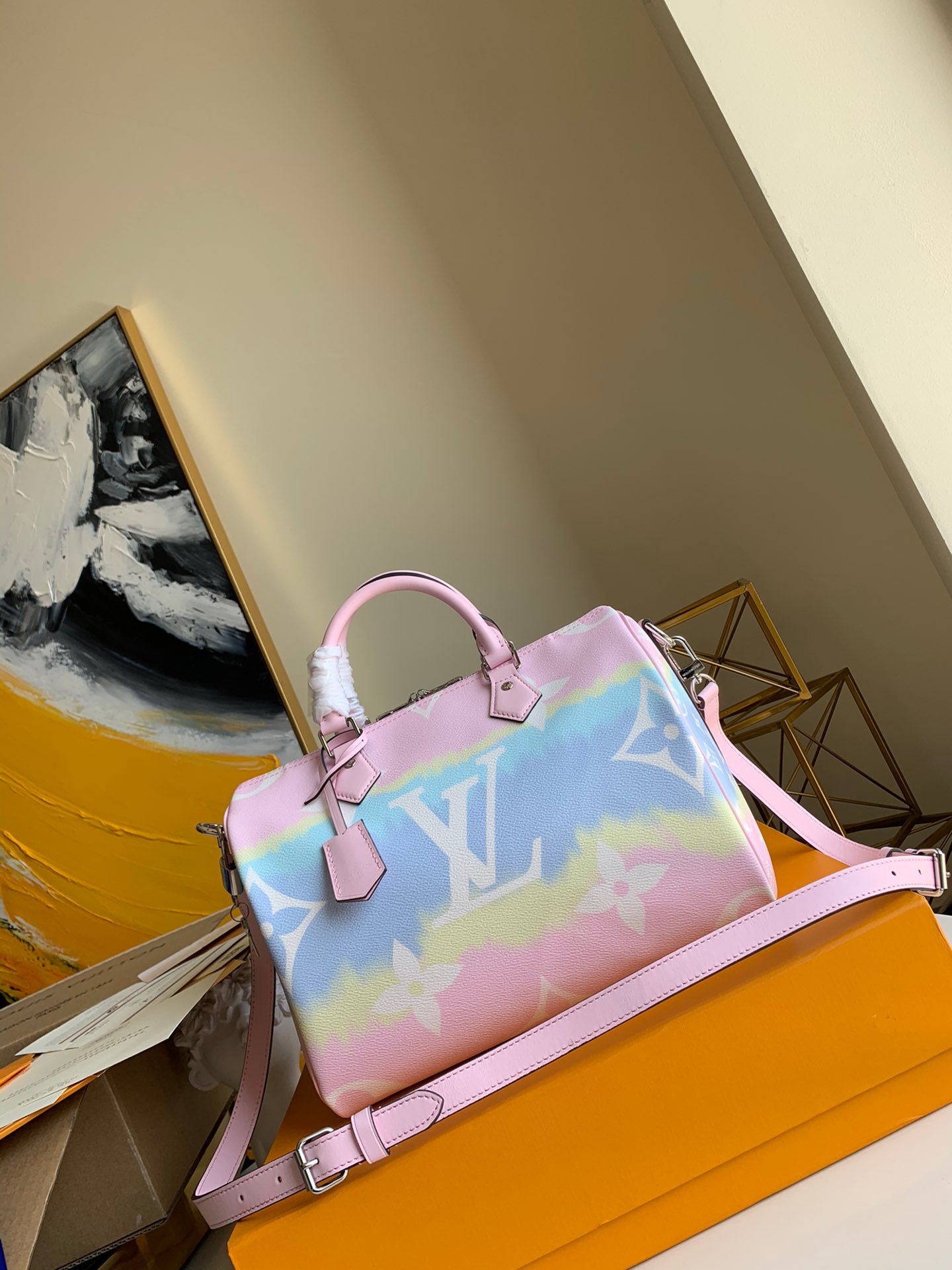 NO:395623,【Exclusive real photo M45123】Speedy Bandoulière 30 handbags, one of the classic urban handbags, have a new look in the Escale series. Tie-dye Monogram canvas is full of beach style, rolled leather handles, iconic lines and inscription padlocks highlight the inheritance, and the removable shoulder straps provide a comfortable shoulder-back experience. Size 30.0 x 21.0 x 17.0 cm.,LV [original leather],louis vuitton19860909【独家实拍M45123】作为经典都市手袋之一的 Speedy Bandoulière 30 手袋于 Escale 系列再展新颜.扎染 Monogram 帆布洋溢海滩风情,轧制皮革手柄、标志性线条与铭纹挂锁凸显传承意味,可拆卸肩带提供舒适肩背体验.尺寸30.0 x 21.0 x 17.0 cm .,LV【原厂皮】,louis vuitton,Bag
