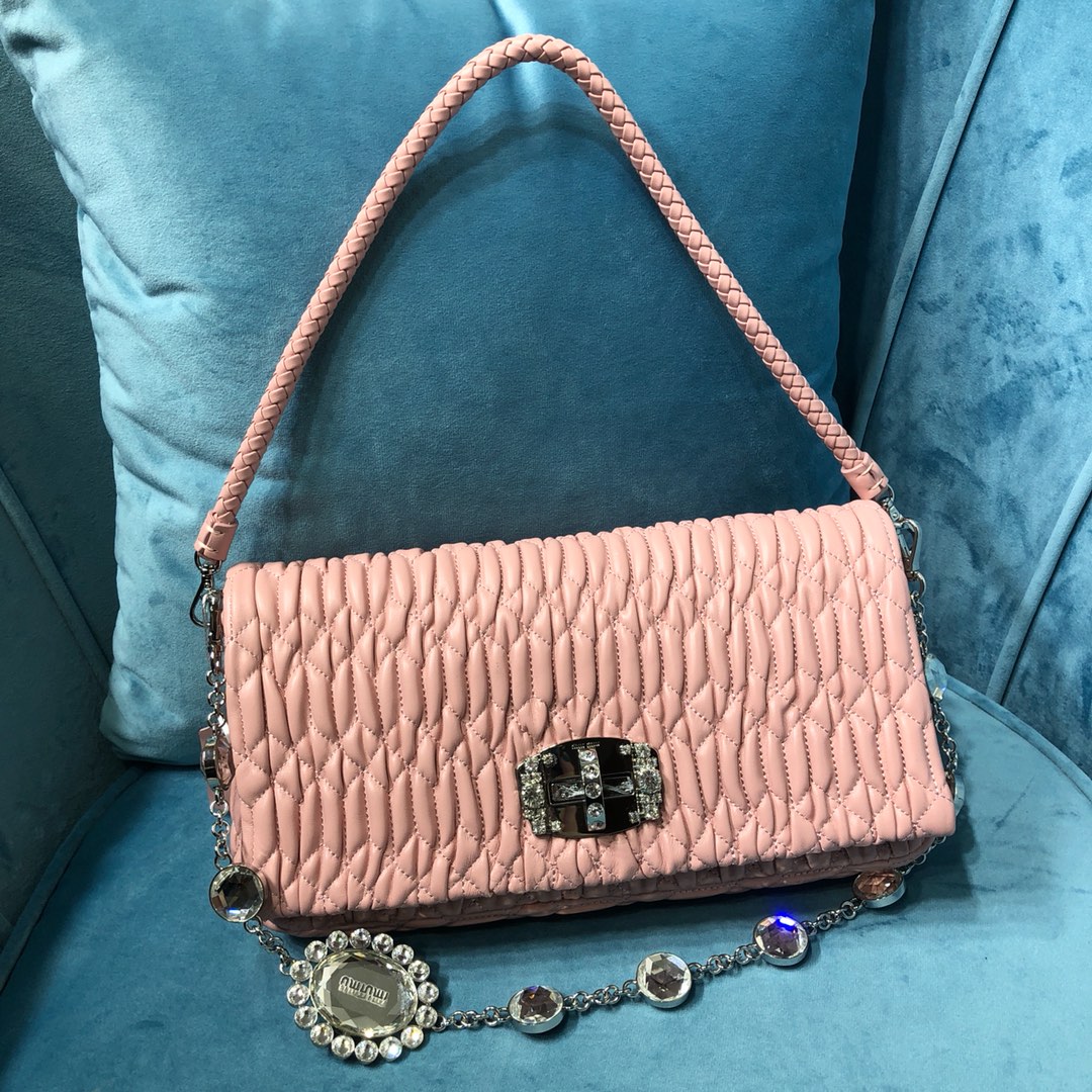 P900 Miumiu original, nueva versión mejorada 🔥 Bolso de cadena de gemas 💎💎 Nueva versión mejorada, réplica 1:1 de la…