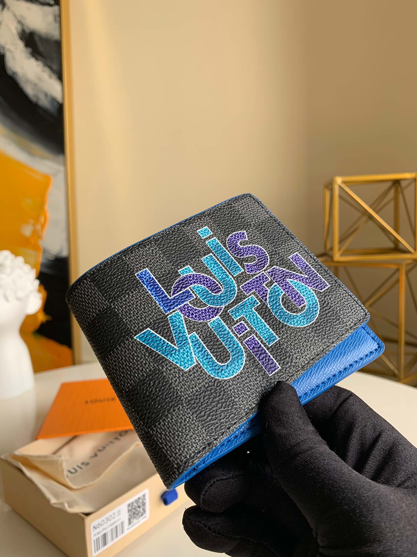 NO:395632,[Exclusive real photo of N60302 letters] MULTIPLE wallet!  The Damier Graphite canvas, printed with the new color interwoven letters Louis Vuitton brand logo designed by Virgil Abloh, the art director of men's clothing, adds fun to the Multiple wallet. The aptly named Multiple wallet comes with many pockets, mezzanines and compartments, fully containing cards, coins and notes. The wallet is simple and compact and can be placed in most handbags. Detailed features!  11.5x 9.0x 1.5 cm, (Length x Height x Width).,LV【Original Leather】,louis vuitton,louis vuitton19860909【独家实拍N60302字母】MULTIPLE 钱夹！本季推出的 Damier Graphite 帆布印有男装艺术总监 Virgil Abloh 设计的新款彩色交织字母路易威登品牌标识,为 Multiple 钱夹增添玩趣.恰如其名的 Multiple 钱夹带有诸多口袋、夹层和隔层,充分容纳卡片、硬币和票据.钱夹简洁小巧,可置于多数手袋中.详细特征！11.5x 9.0x 1.5 cm 、(长x 高x 宽) .,LV【原厂皮】,louis vuitton,louis vuitton,Bag