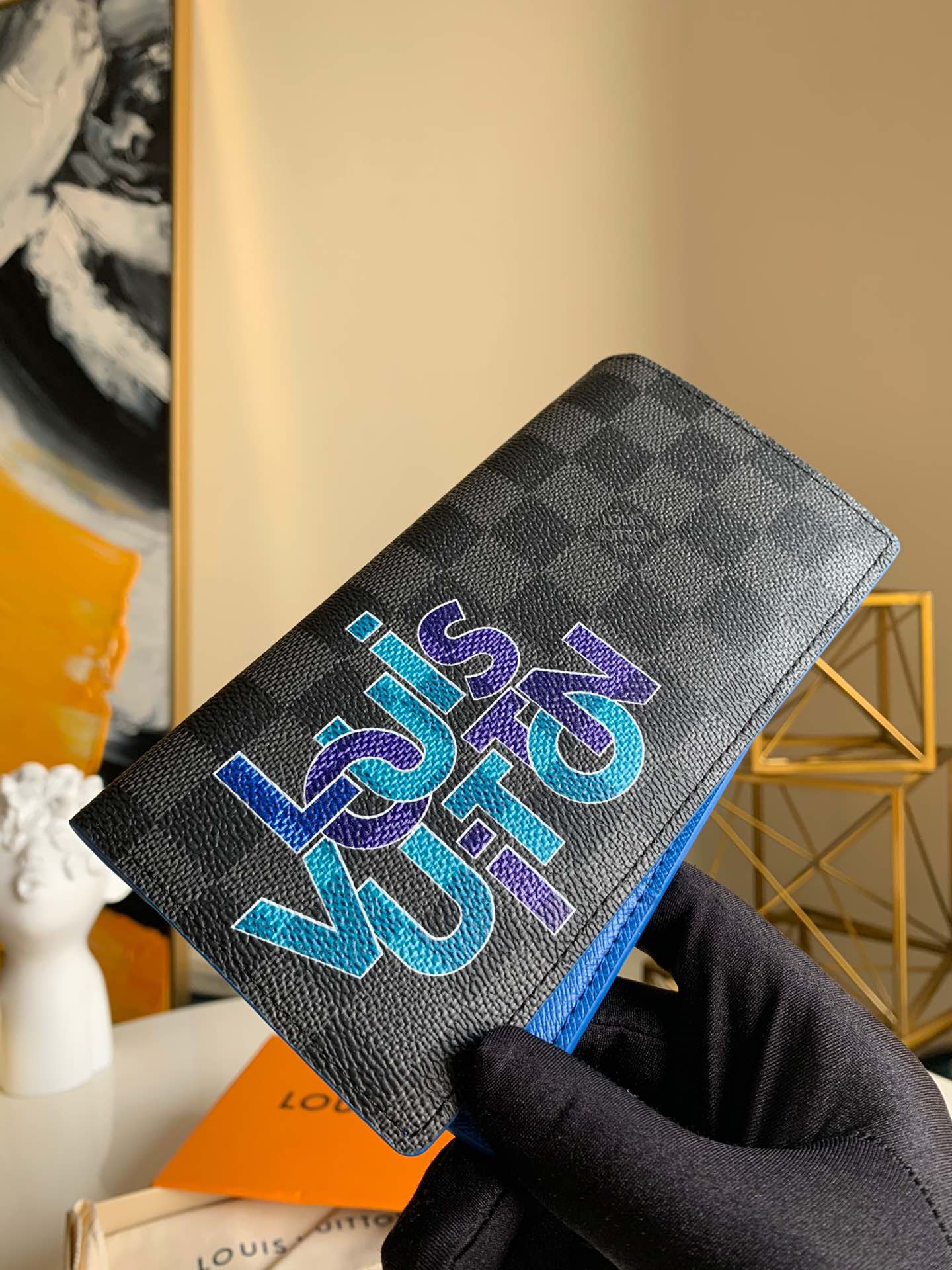 NO:395634,[Exclusive real shot N60326] Damier Graphite canvas, printed with the new interwoven letters Louis Vuitton brand logo designed by Virgil Abloh, the color logo adds fun to this multi-functional wallet. 16 credit card slots, 1 zipper compartment for coins, and 2 inner patch pocket compartments, showing the multi-functional features of the Brazza series. Detailed features!  10.0x 19.0x 2.0 cm , (Length x Height x Width) .,LV【Original Leather】,louis vuitton,louis vuitton19860909【独家实拍N60326】Damier Graphite 帆布,印有男装艺术总监 Virgil Abloh 设计的新款交织字母路易威登品牌标识.彩色标识为这款多功能钱夹增添玩趣.16 个信用卡槽、1 个可存放硬币的拉链隔层、2 个内贴袋隔层,展现 Brazza 系列的多功能特色.详细特征！10.0x 19.0x 2.0 cm 、(长x 高x 宽) .,LV【原厂皮】,louis vuitton,louis vuitton,Bag