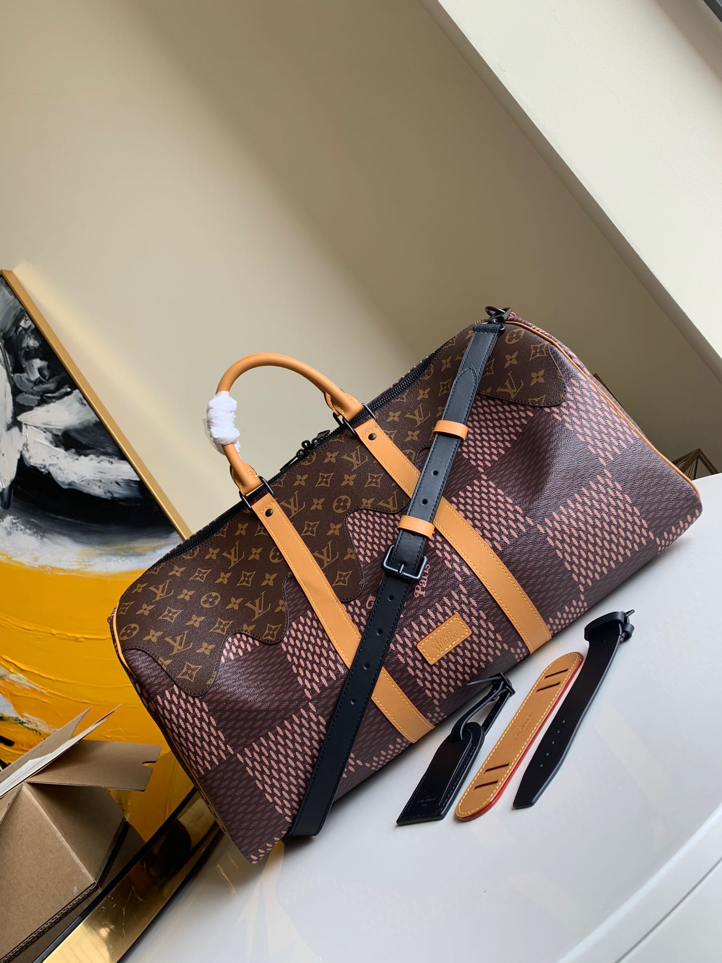 NO:395652,[Exclusive real photo M49982] Latest catwalk model, travel bag arrives Keepall is a classic in the Louis Vuitton travel bag series. This large Keepall canvas is a bag body and is equipped with a removable leather shoulder strap. Picture packaging size: 50x29x23cm.,LV [original leather],louis vuitton,louis vuitton19860909【独家实拍M49982】最新走秀款,旅行袋到货 Keepall是路易威登旅行袋系列中的经典.这个大号Keepall帆布为袋身,配以可拆卸式皮肩带.配图包装 size: 50x29x23cm .,LV【原厂皮】,louis vuitton,louis vuitton,Bag