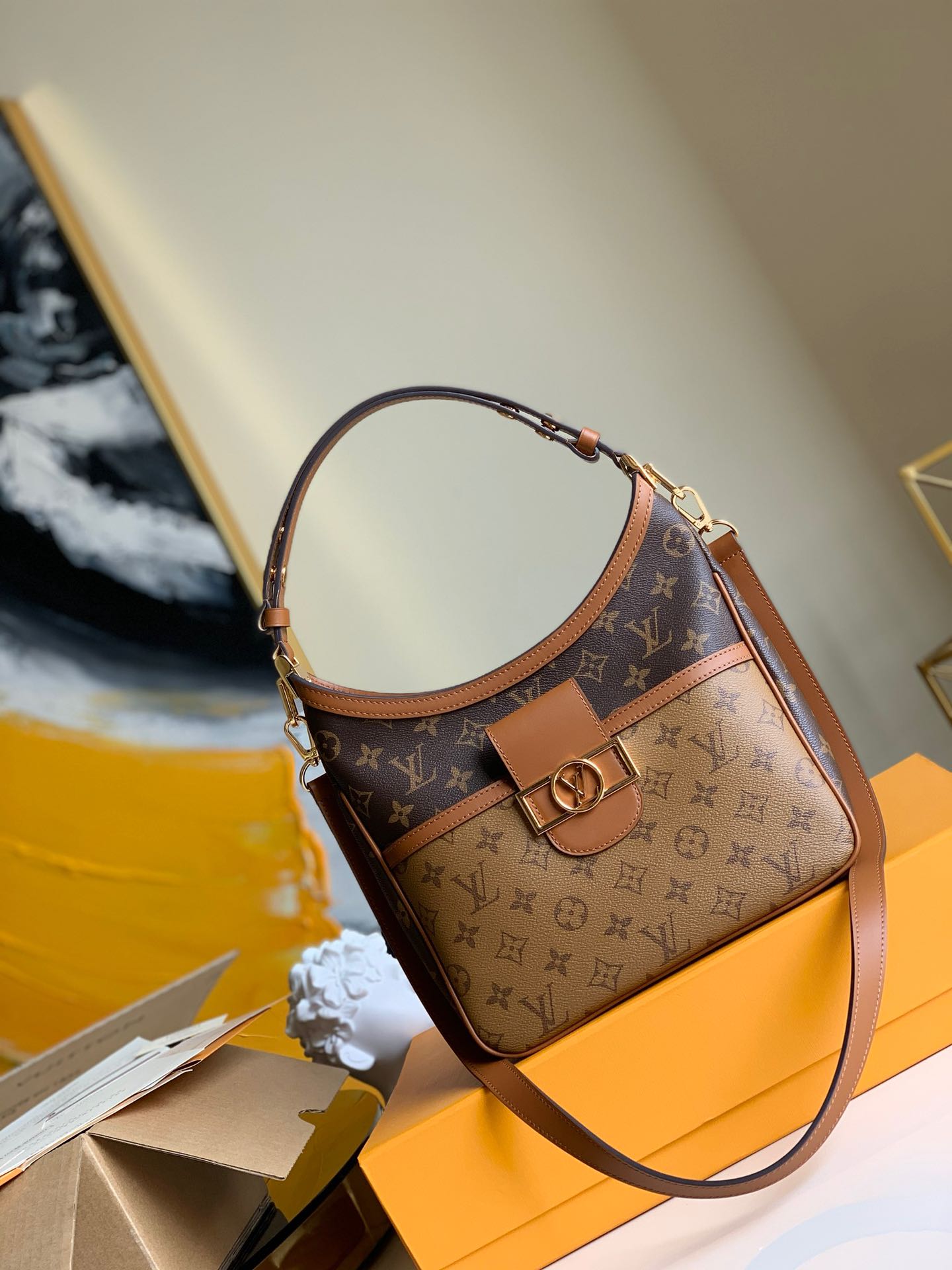 NO:395656,【Exclusive real photo M44395】DAUPHINE one-shoulder handbag M44395 classic Dauphin handbag series new works from the early spring series, and are improved design by women's art director Nicolas Ghesquière. Combining Monogram canvas with Monogram Reverse canvas to show the brand tradition in a modern style, ideal for Monogram canvas lovers. Actual size: 21x25x10.,LV【original leather】,louis vuitton,versace19860909【独家实拍M44395】DAUPHINE 单肩手袋 M44395 经典Dauphine手袋系列新作来自早春系列,出自女装艺术总监Nicolas Ghesquière之手的改良版设计.将Monogram帆布与Monogram Reverse帆布相结合,以摩登风格展现品牌传统,Monogram帆布爱好者的理想之选.实际尺寸 size : 21x25x10 .,LV【原厂皮】,louis vuitton,versace,Bag