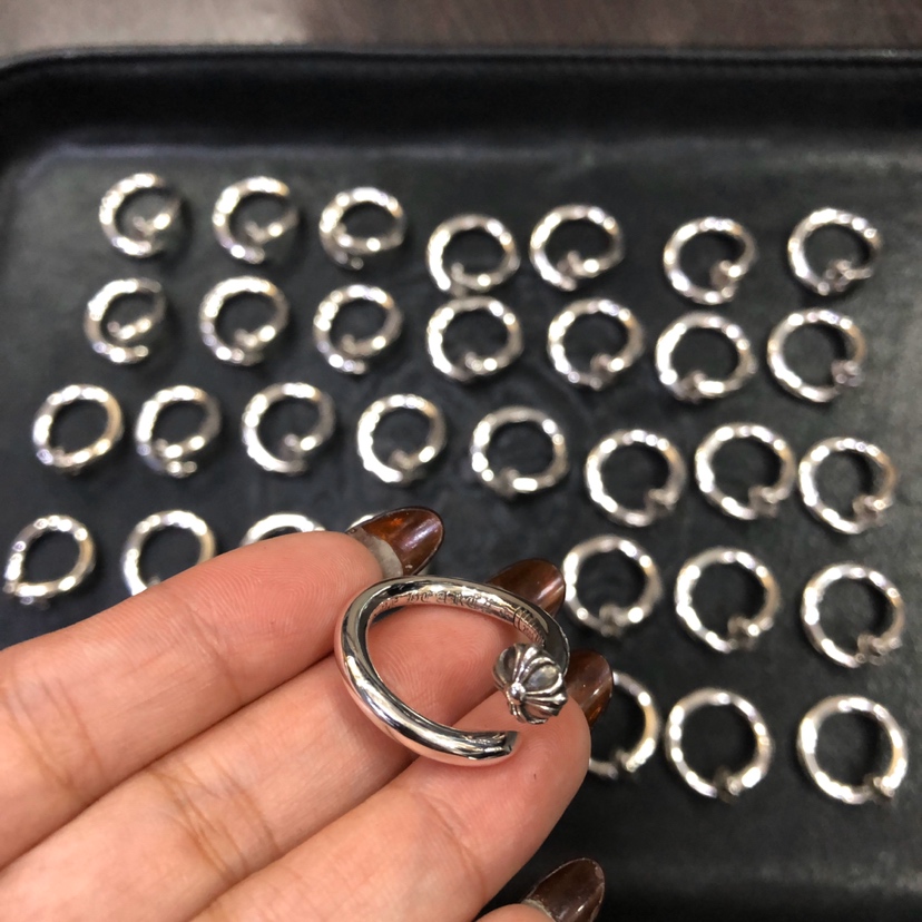 Chrome Hearts 开版 认准独家拍摄 （MZ）克罗心Chrome hearts 圆头钉子戒指