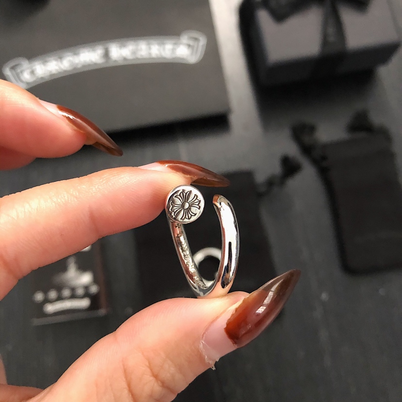 Chrome Hearts 开版 认准独家拍摄 MZ克罗心Chrome hearts 平头钉子戒指