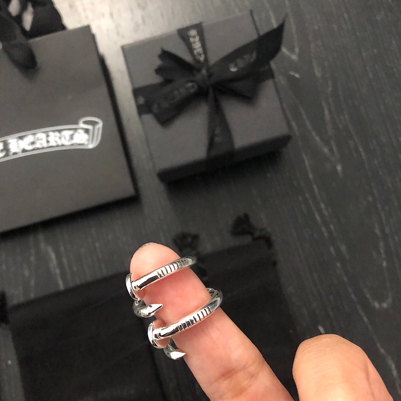 Chrome Hearts 开版 认准独家拍摄 MZ克罗心Chrome hearts 平头钉子戒指