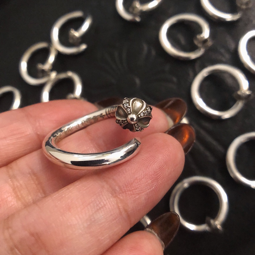 Chrome Hearts 开版 认准独家拍摄 （MZ）克罗心Chrome hearts 十字镶石圆头钉子戒指