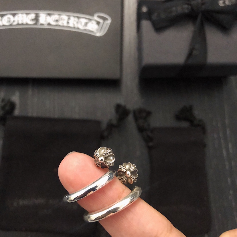 Chrome Hearts 开版 认准独家拍摄 （MZ）克罗心Chrome hearts 十字镶石圆头钉子戒指