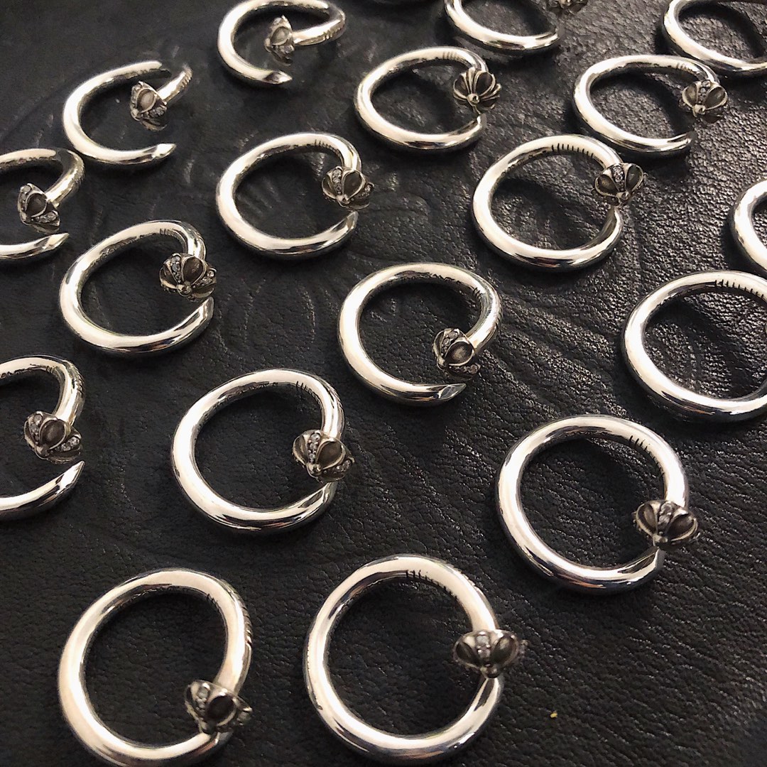 Chrome Hearts 开版 认准独家拍摄 （MZ）克罗心Chrome hearts 十字镶石圆头钉子戒指