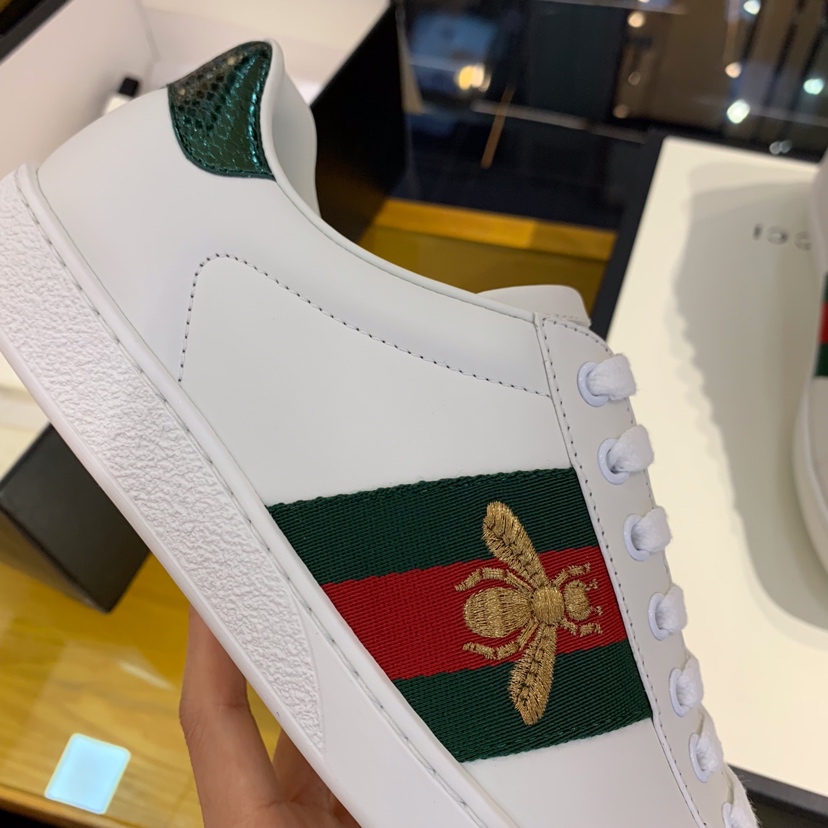 Gucci古驰   里采用柔软舒适吸汗小牛皮情侣款小白鞋